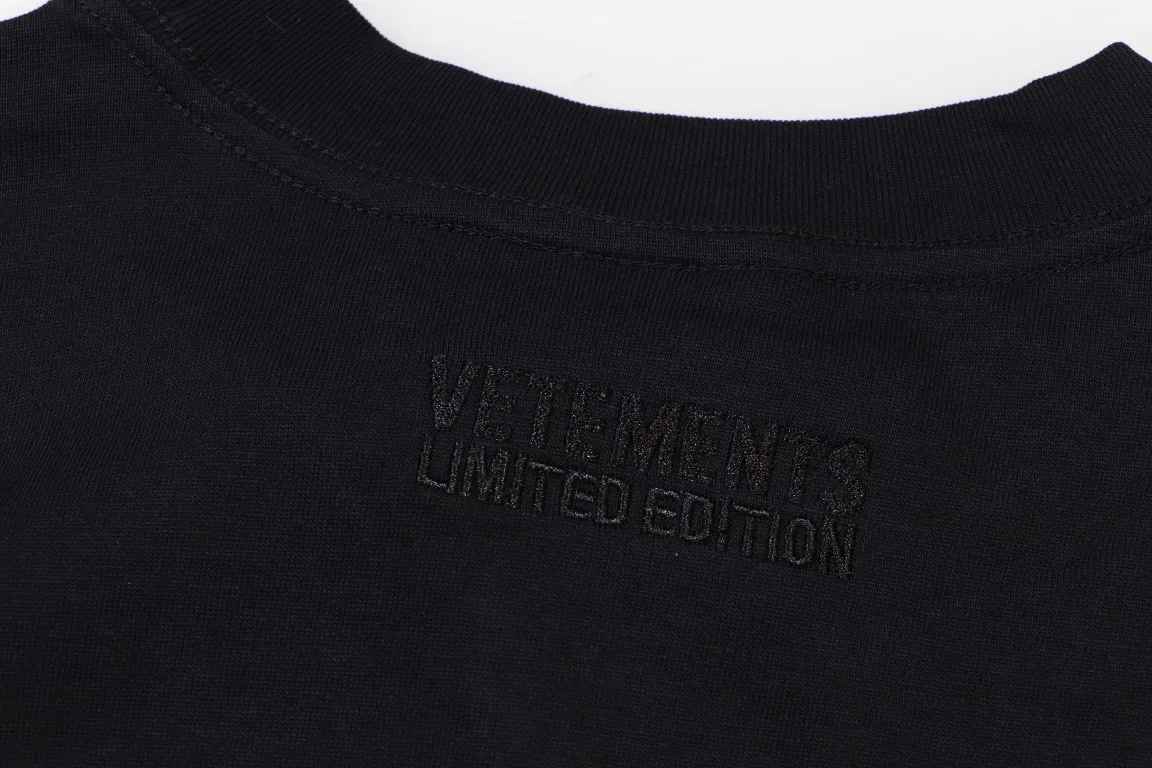 VETEMENTS 27FW GYYOCNS 041 반팔티셔츠 4