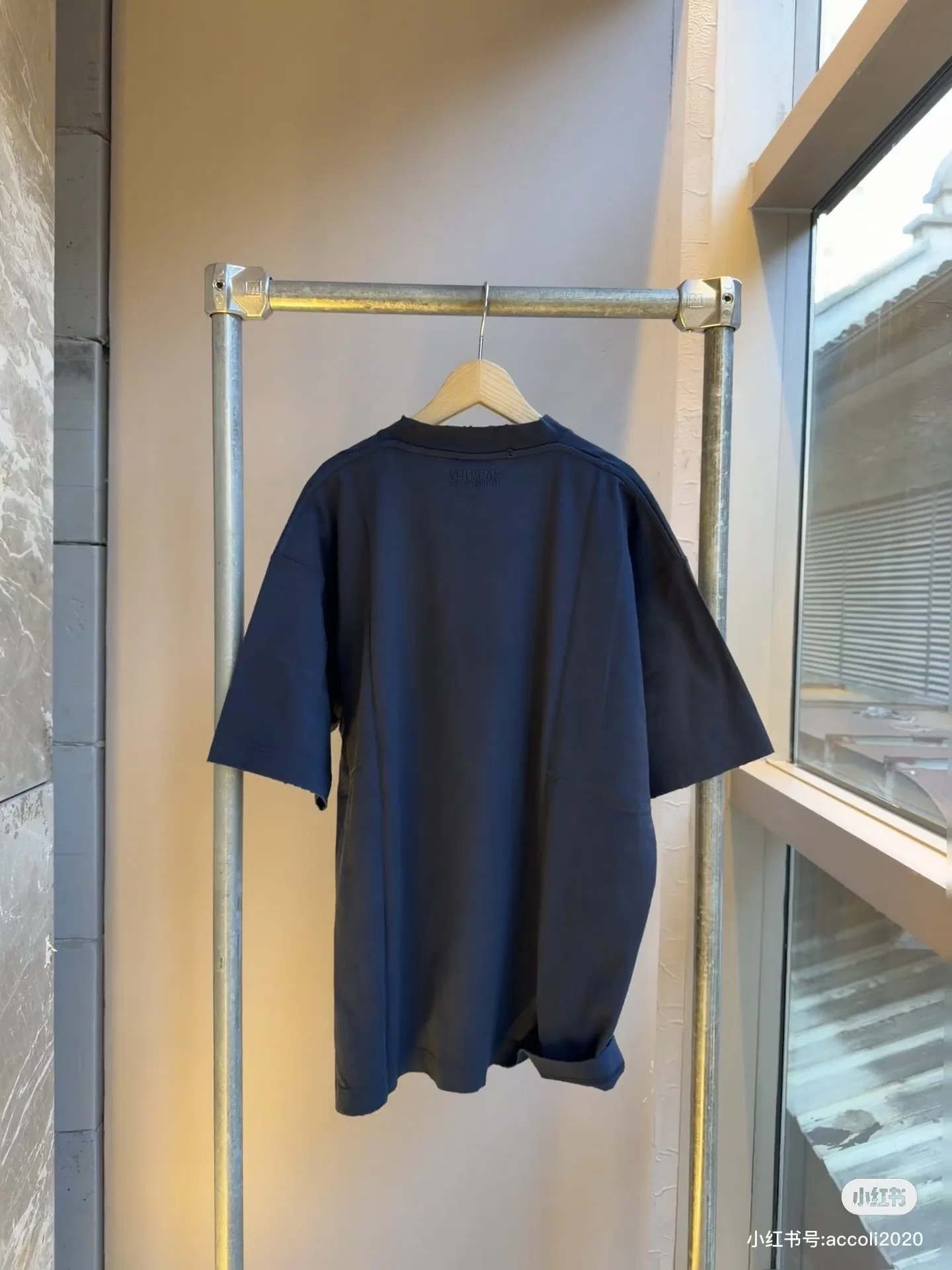 VETEMENTS 27FW JJQBAIY 003 반팔티셔츠 2