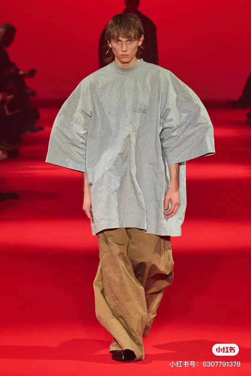 VETEMENTS 27FW ZDJWGZS 014 반팔티셔츠