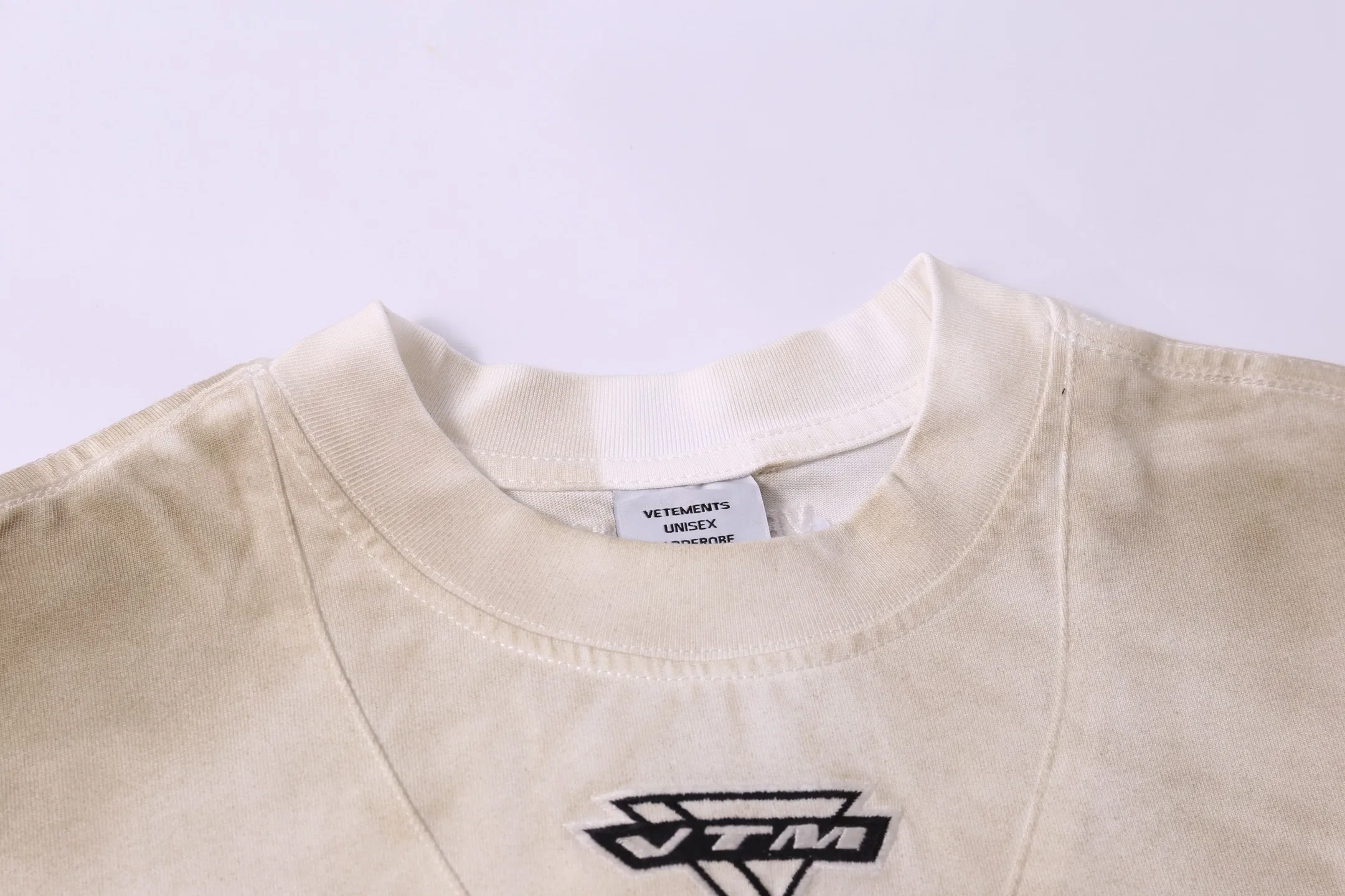 VETEMENTS 27FW ZDJWGZS 083 반팔티셔츠 3
