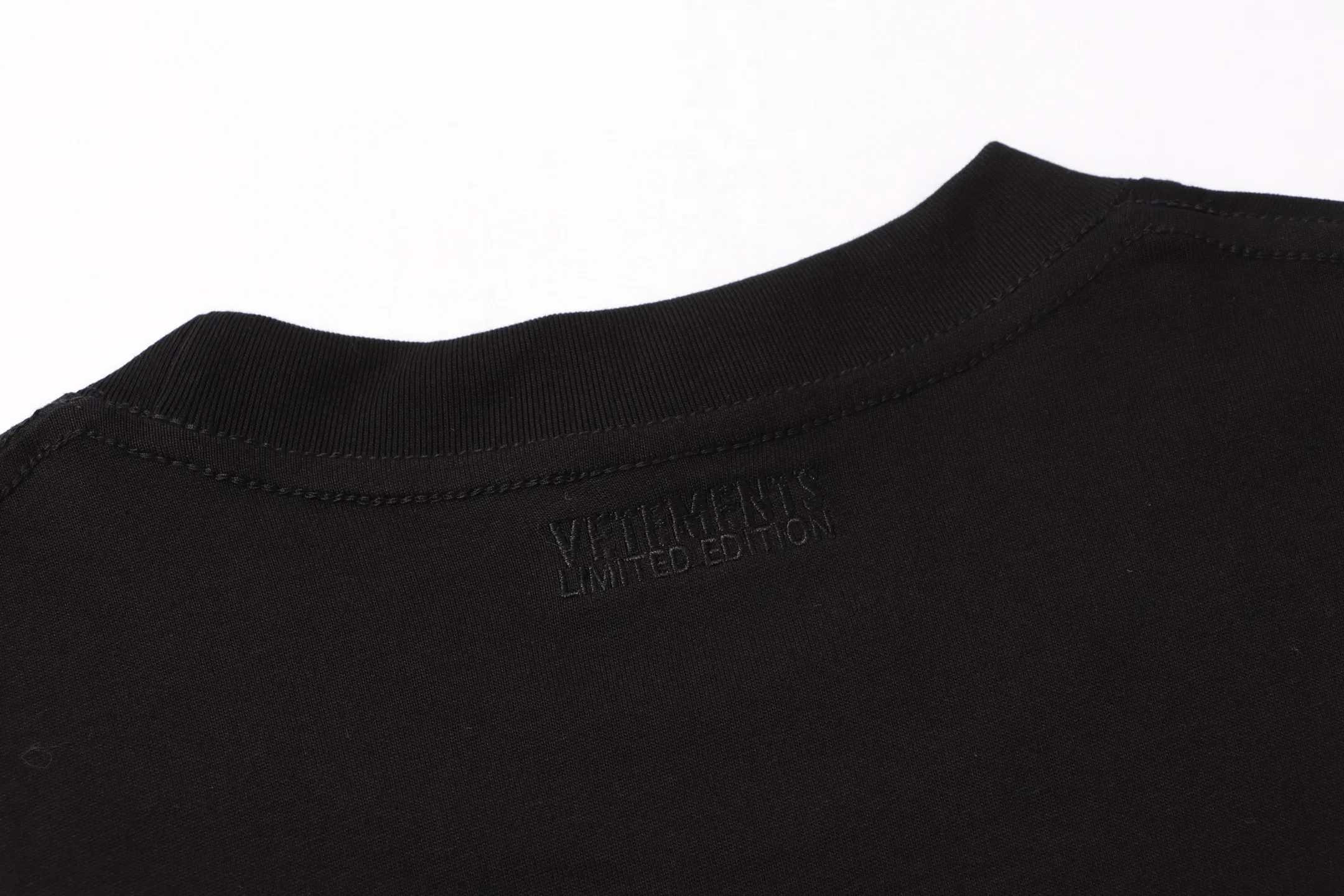 VETEMENTS 27FW ZDJWGZS 089 반팔티셔츠 6