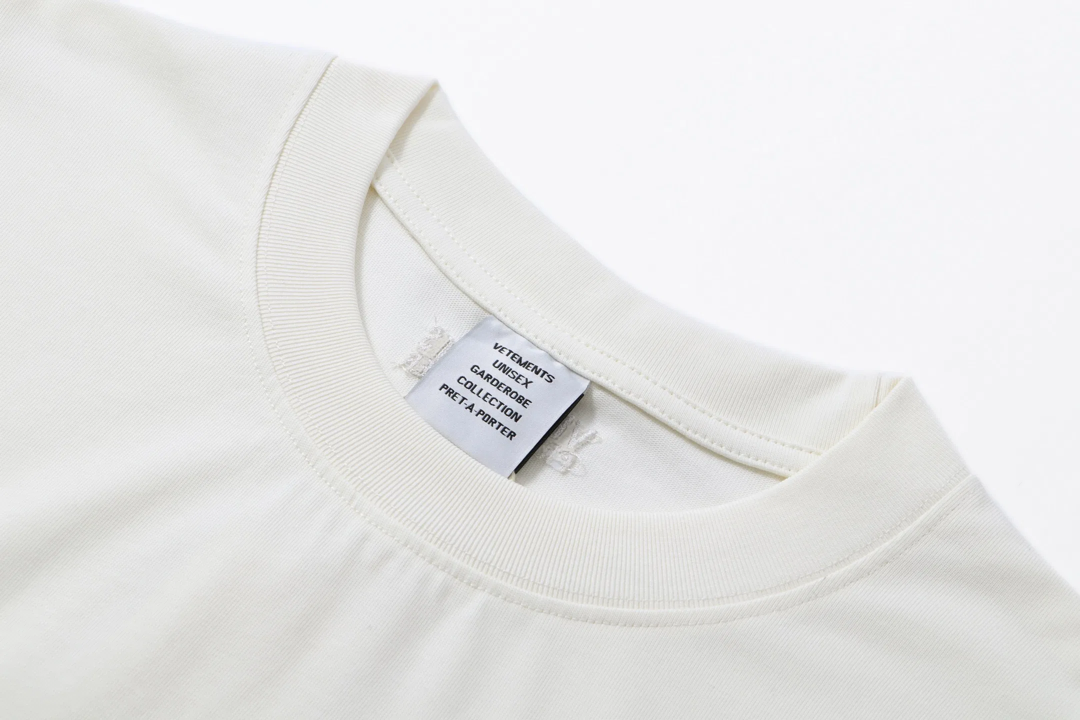VETEMENTS 27FW ZDJWGZS 099 반팔티셔츠 4