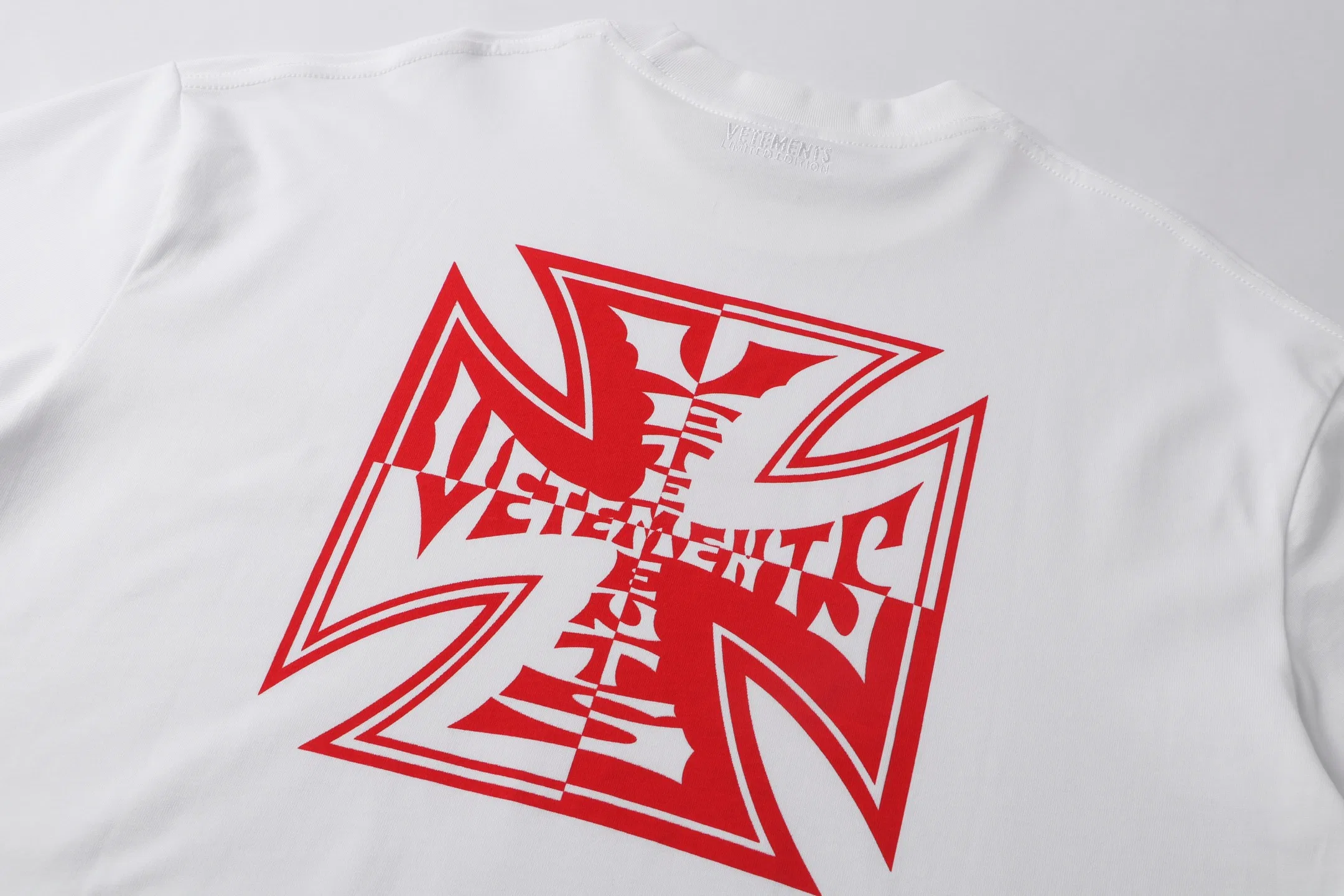 VETEMENTS 27FW ZDJWGZS 105 반팔티셔츠 6