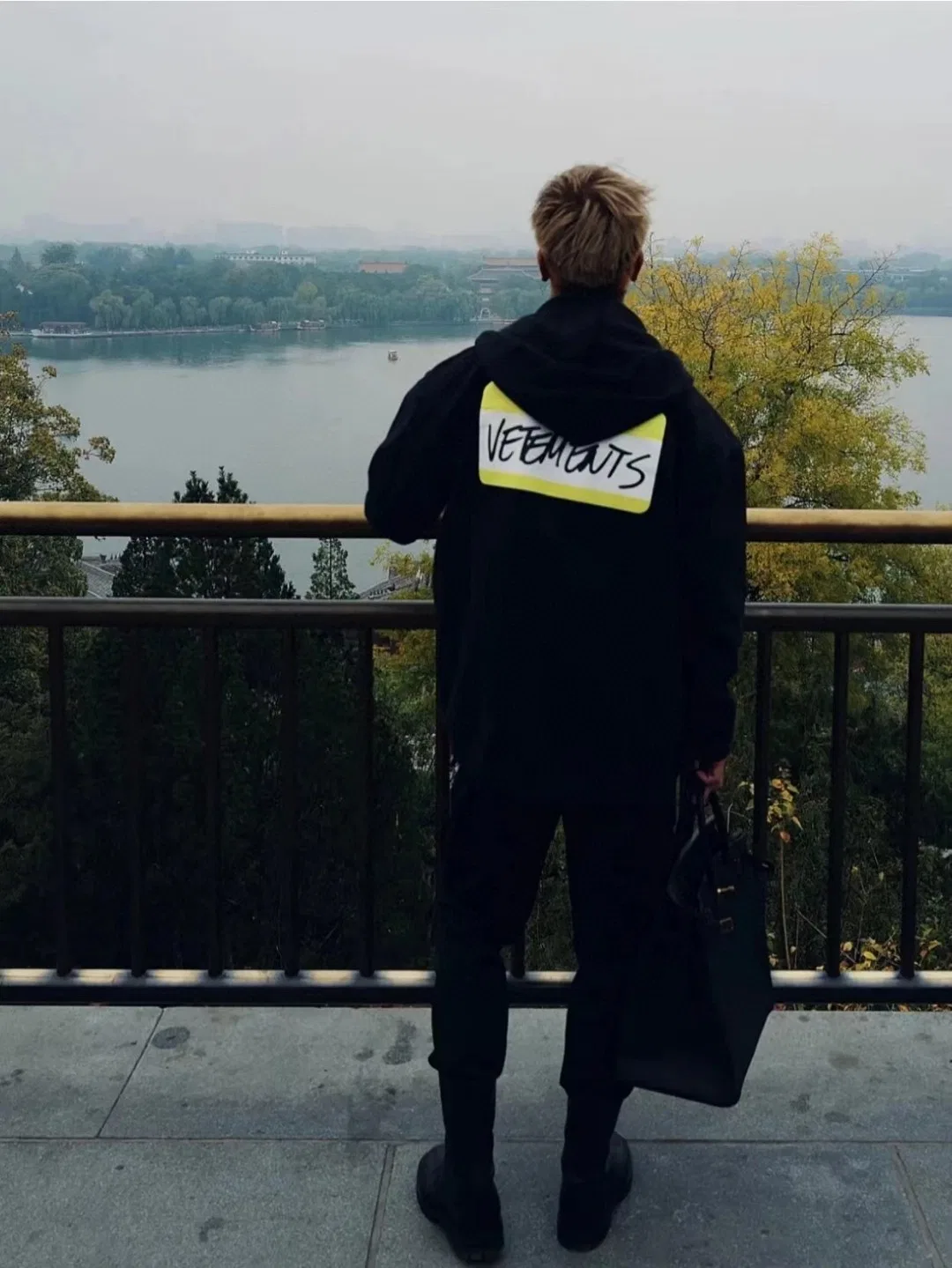 VETEMENTS 27FW ZDJWGZS 139 집업후드 2