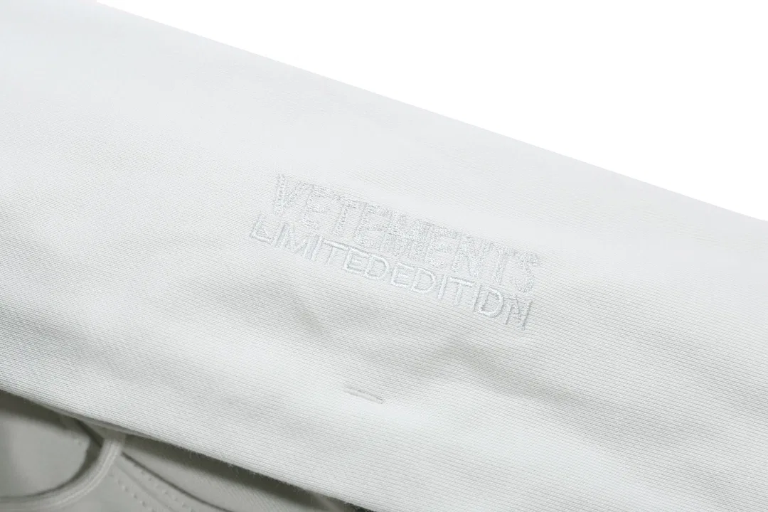 VETEMENTS 27FW ZDJWGZS 147 후드 4