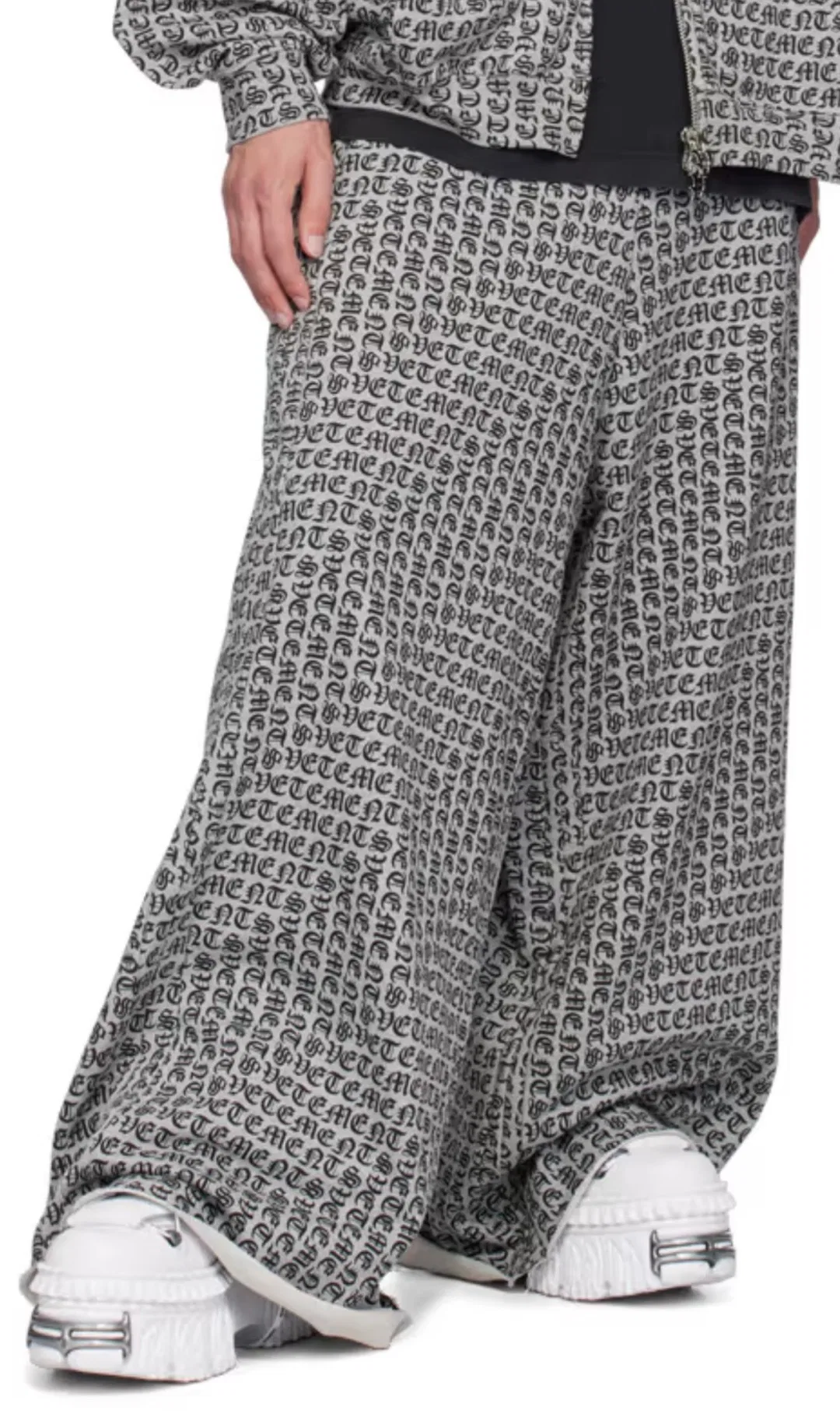 VETEMENTS 27FW ZDJWGZS 173 스웻팬츠