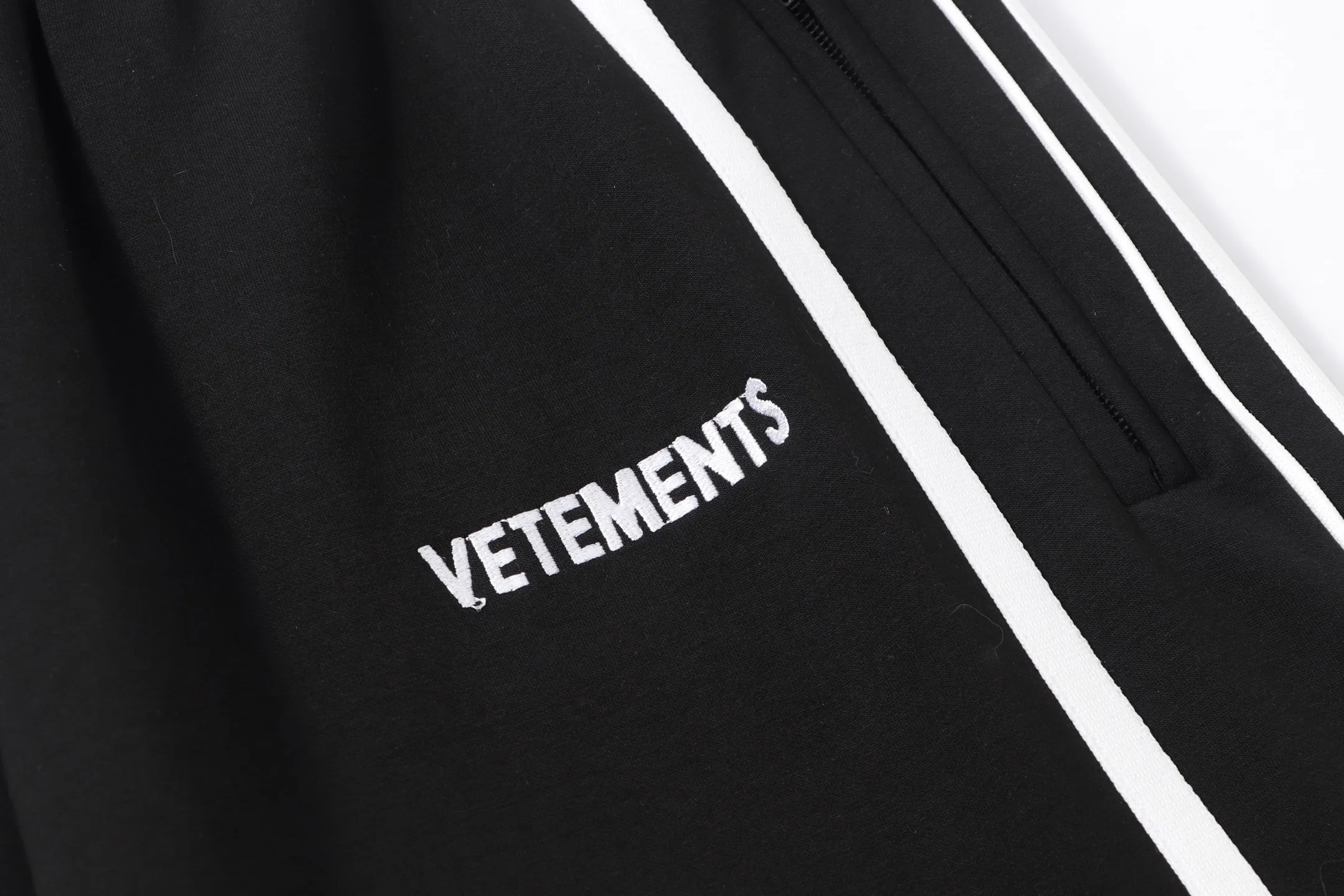 VETEMENTS 27FW ZDJWGZS 186 스웻팬츠 4