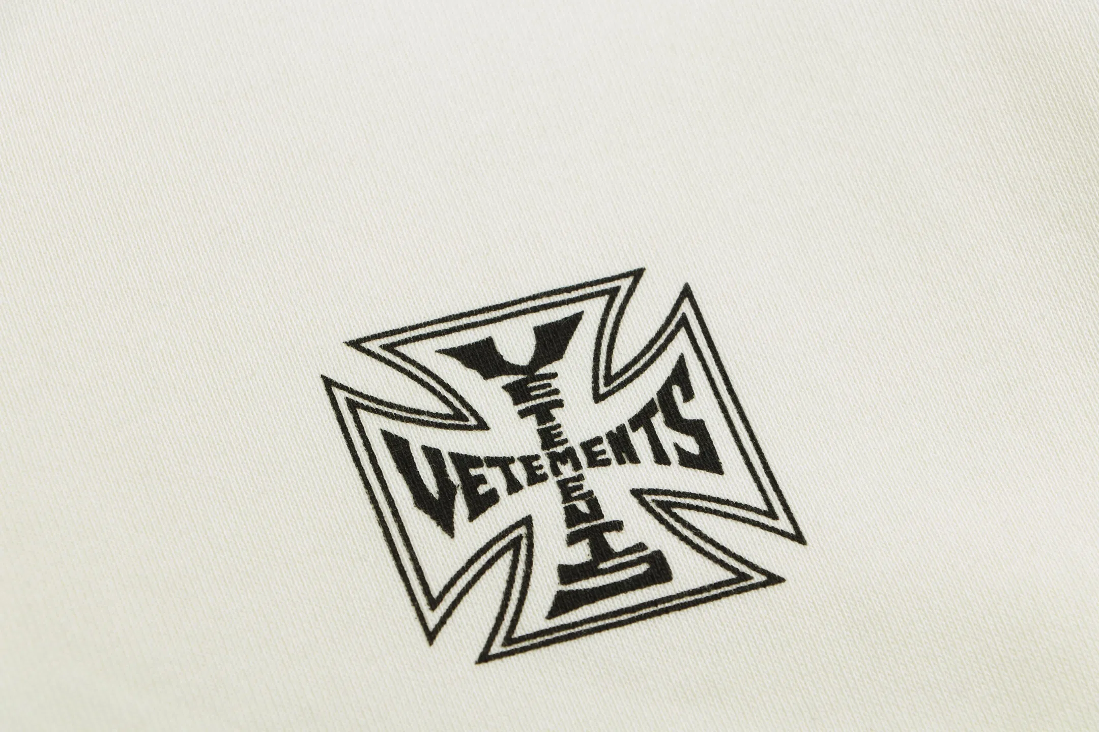 VETEMENTS 27FW ZDJWGZS 192 집업후드 4