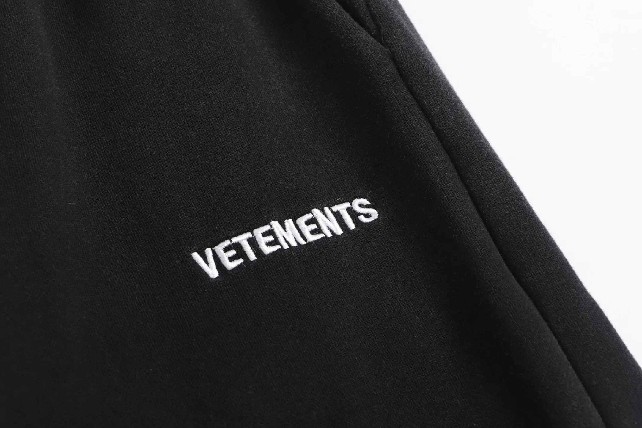 VETEMENTS 27FW ZDJWGZS 201 스웻팬츠 4