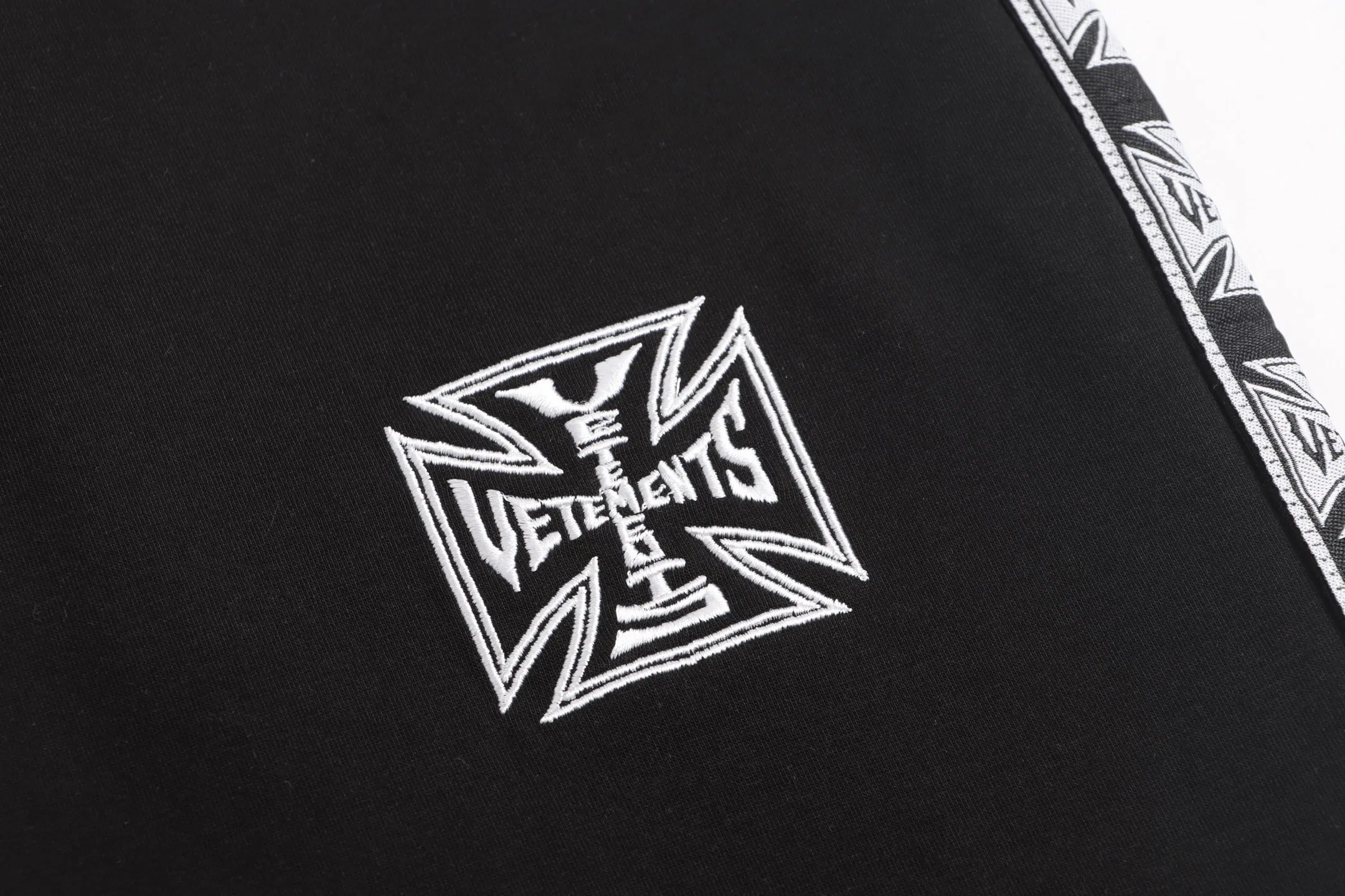 VETEMENTS 27FW ZDJWGZS 203 스웻팬츠 4