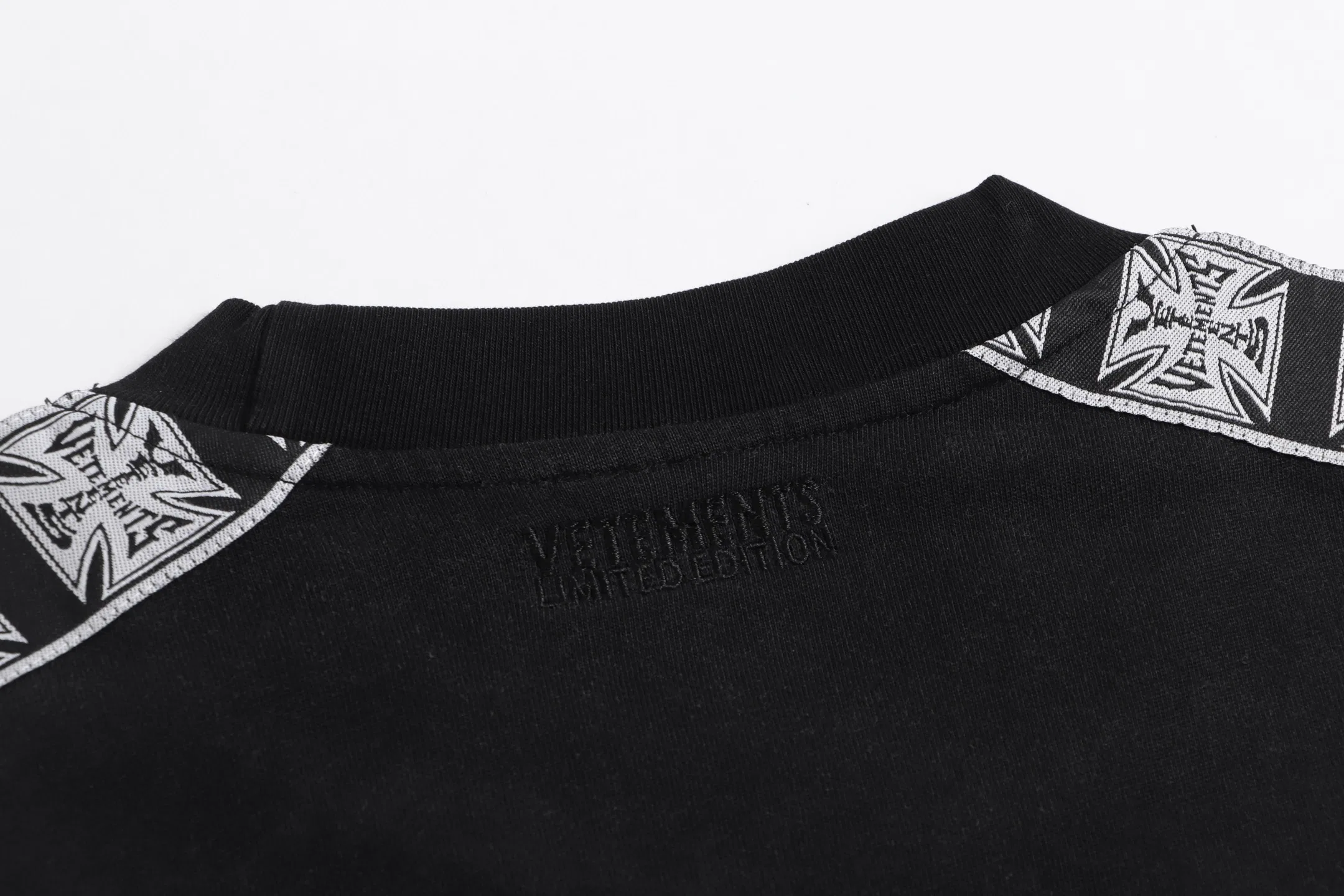 VETEMENTS 27FW ZDJWGZS 205 반팔티셔츠 4