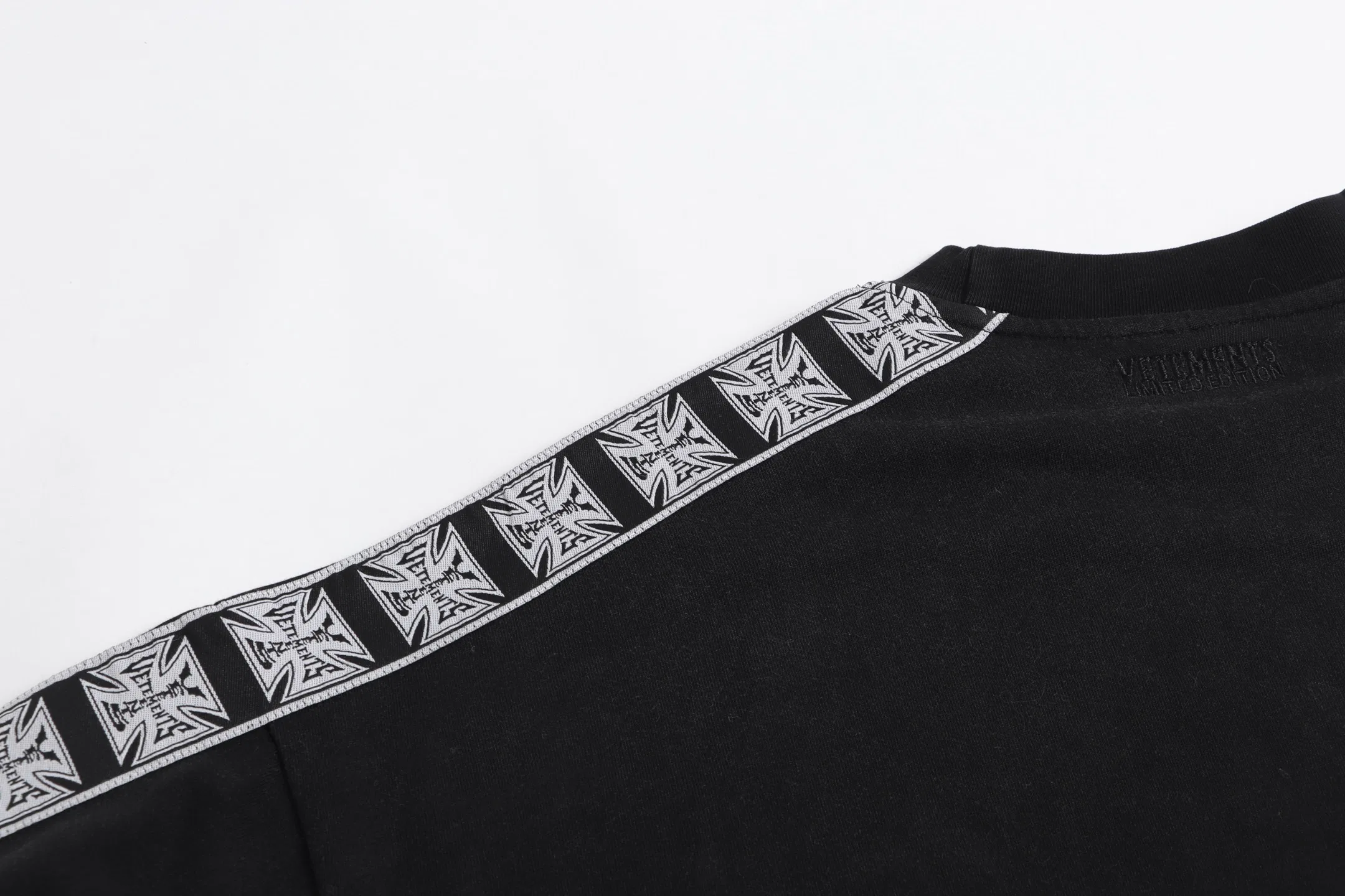 VETEMENTS 27FW ZDJWGZS 205 반팔티셔츠 5