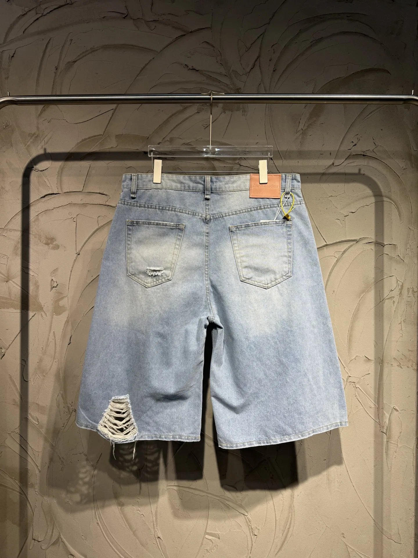 ACNE 27FW RVYVYXA 001 데님숏츠 8