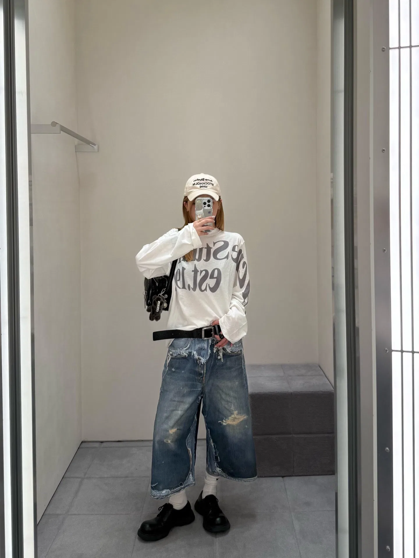 ACNE 27FW ZJFCTMT 008 데님숏츠 9
