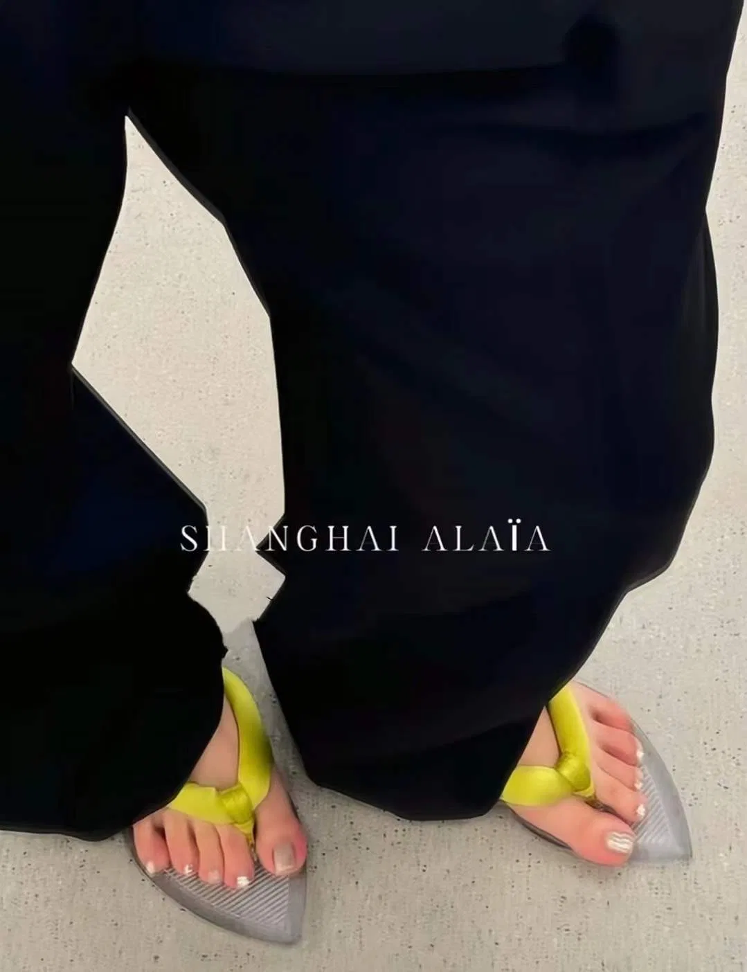 ALAIA 27FW EINRMIL 001 쪼리 9