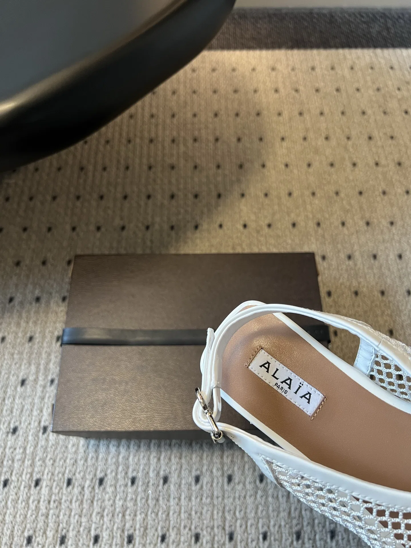 ALAIA 27FW WAUSUNH 004 쪼리 8