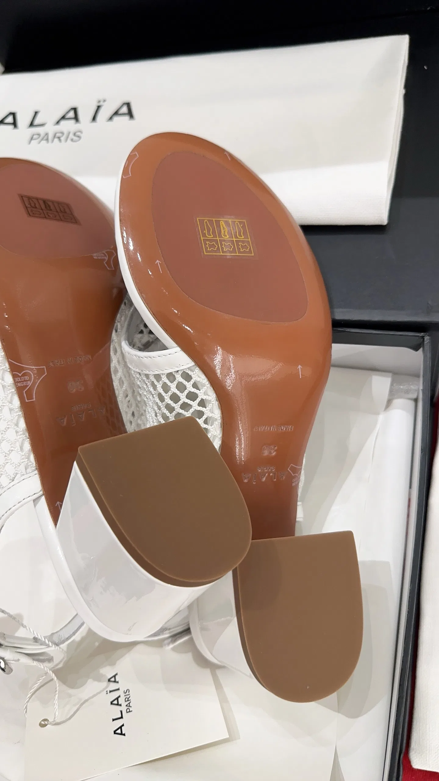 ALAIA 27FW WAUSUNH 005 쪼리 7