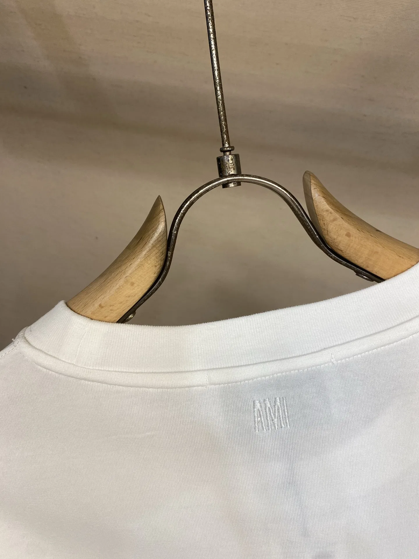 AMI 27FW YVJJGOR 009 반팔티셔츠 14