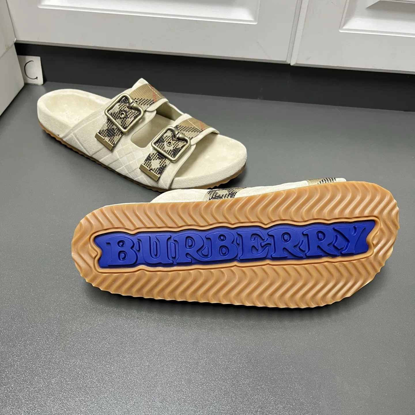 BBR 27FW OGNVPHQ 002 슬리퍼 18