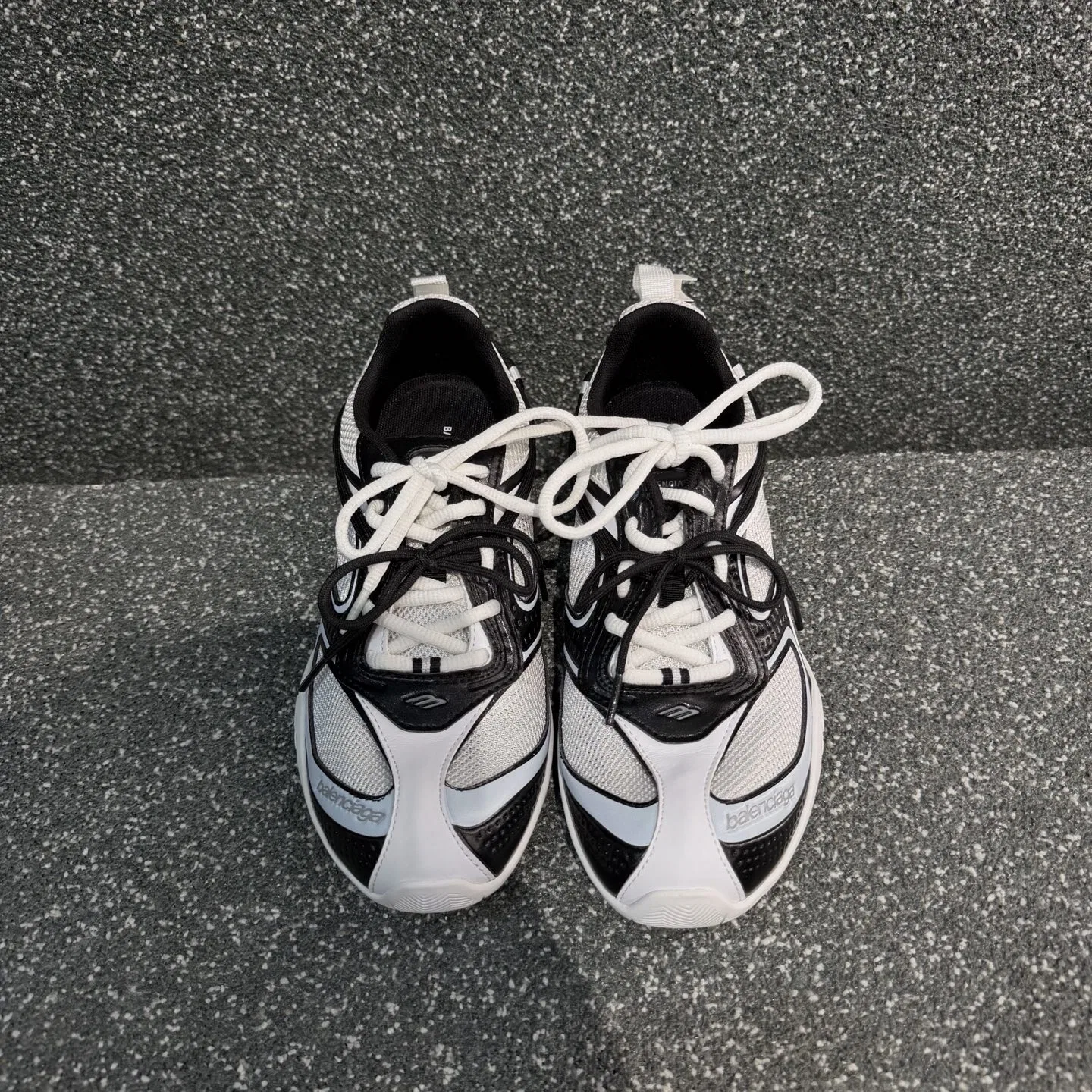 BC 27FW BRRRJHL 008 스니커즈 32
