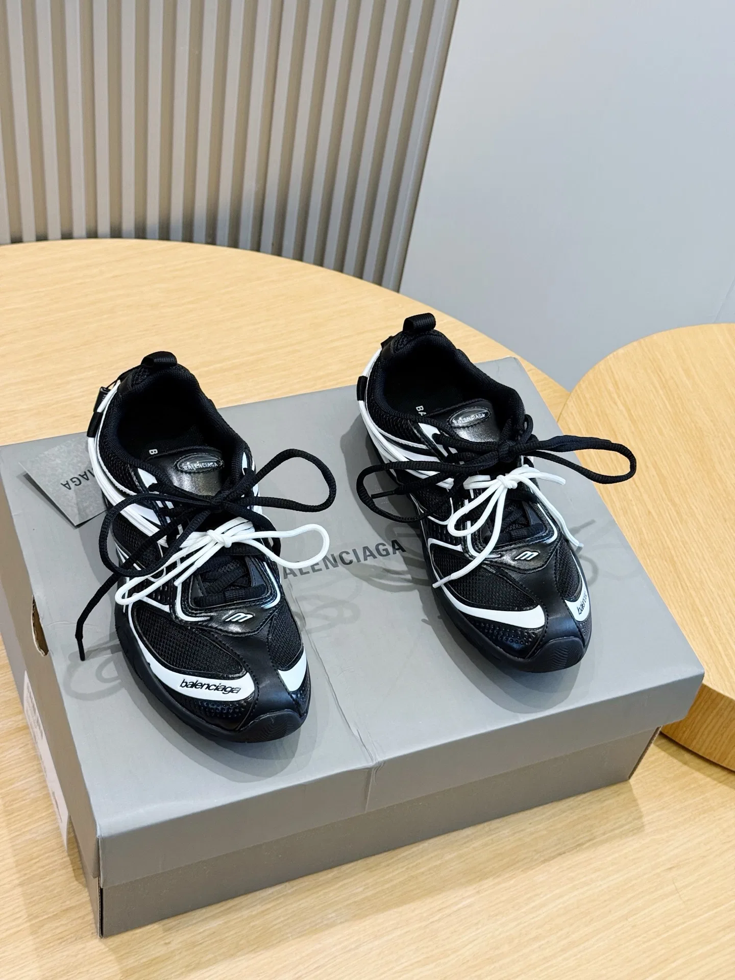 BC 27FW HNBIRYD 010 트랙슈즈 44