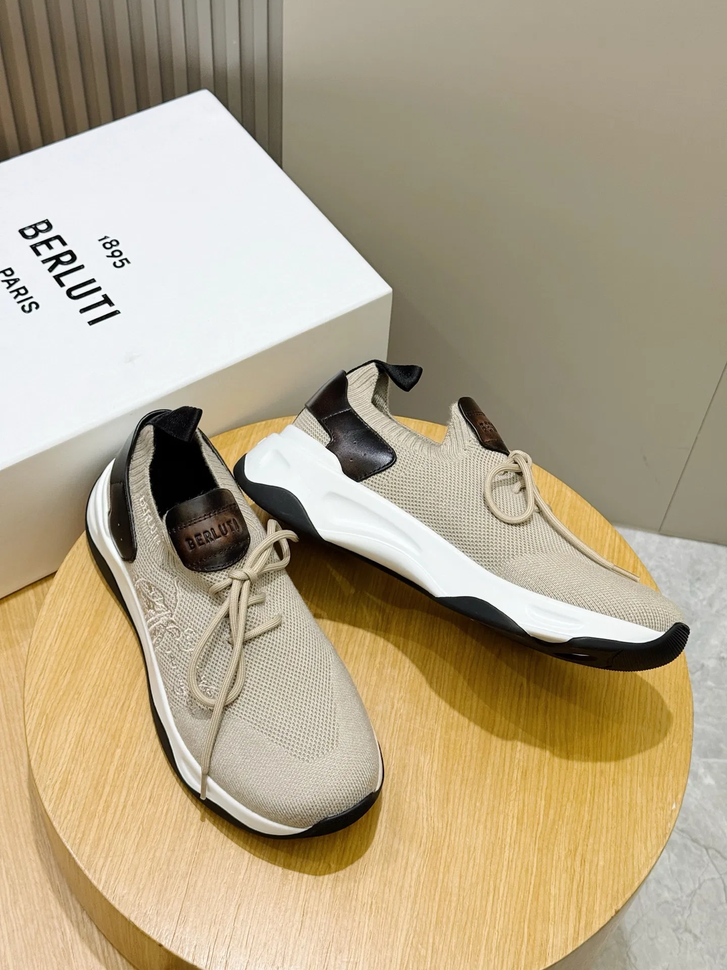BER 27FW CWUQKMH 002 운동화 16