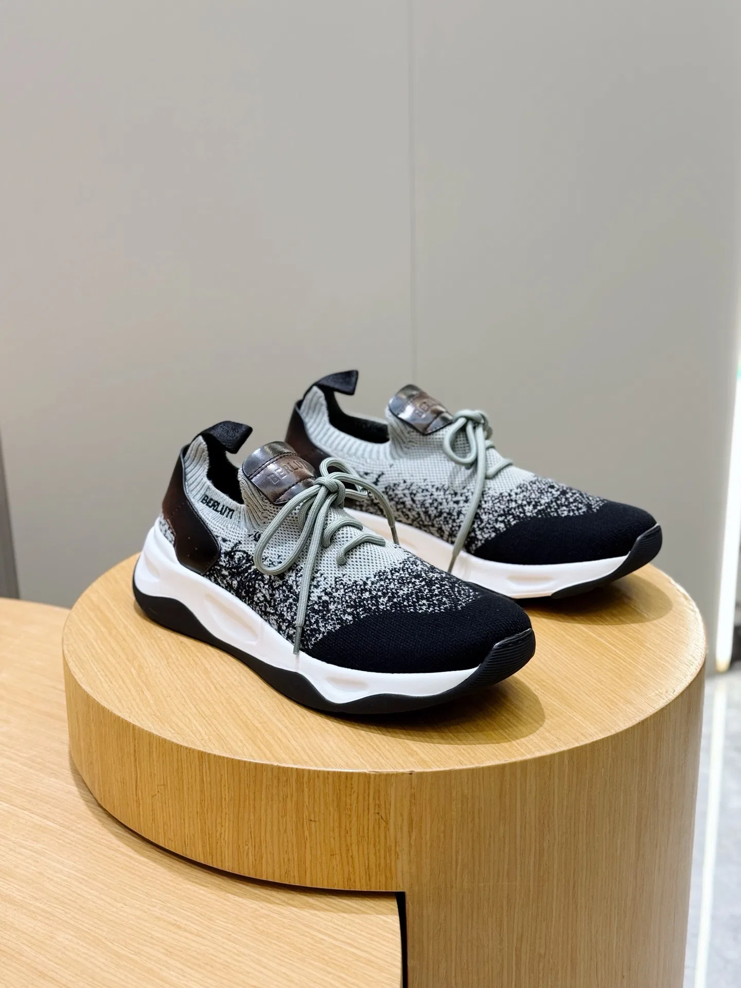 BER 27FW CWUQKMH 002 운동화 30