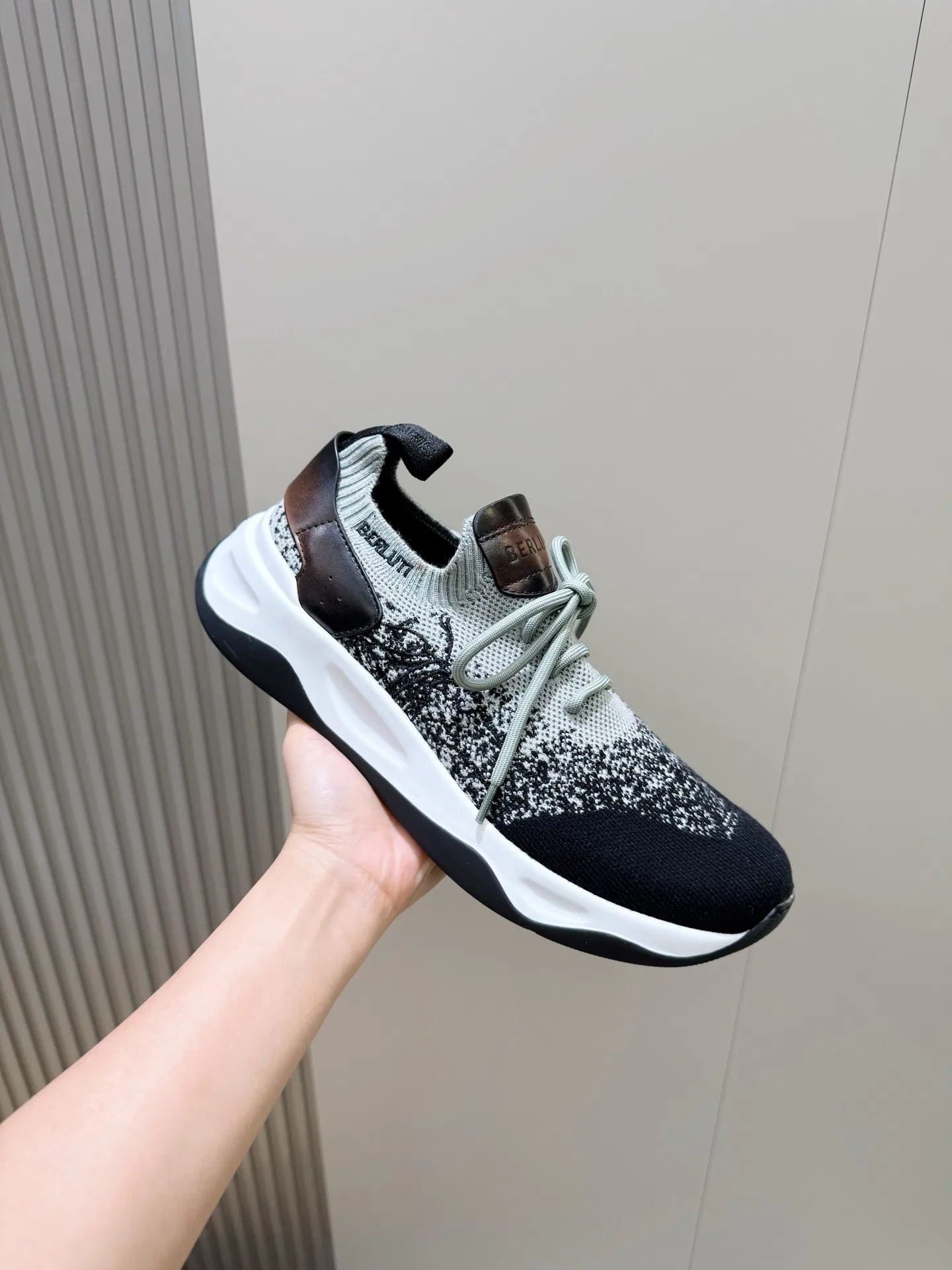 BER 27FW CWUQKMH 002 운동화 32