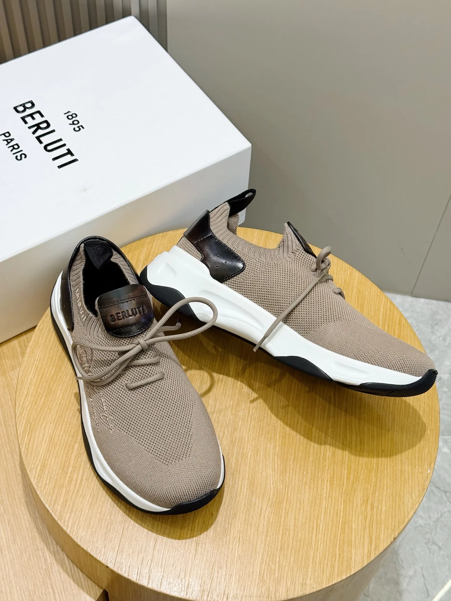 BER 27FW CWUQKMH 003 운동화 25