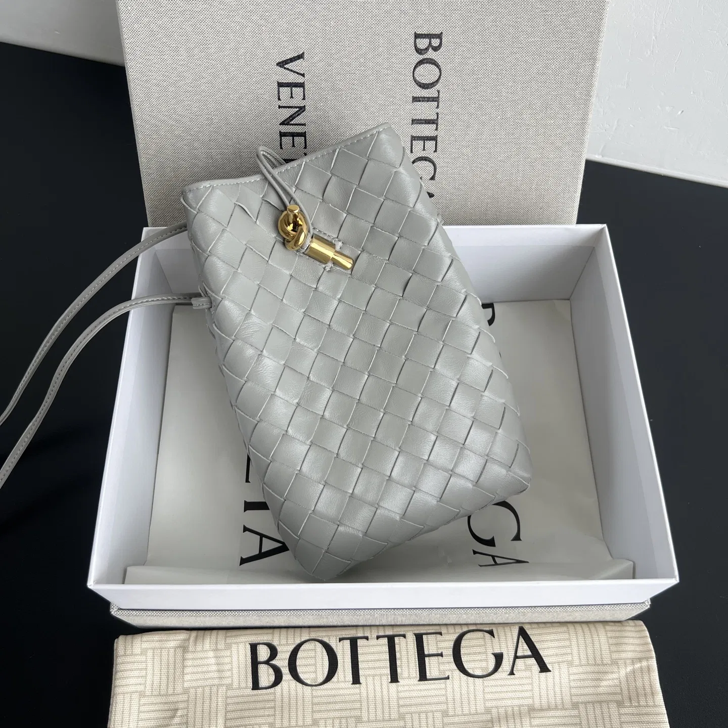 BOTTEGA 27FW NWEPAZI 015 크로스백 23