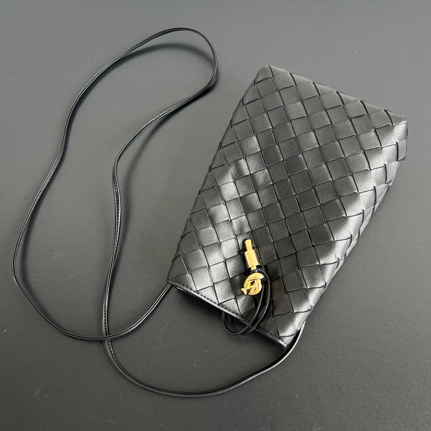 BOTTEGA 27FW NWEPAZI 015 크로스백 31