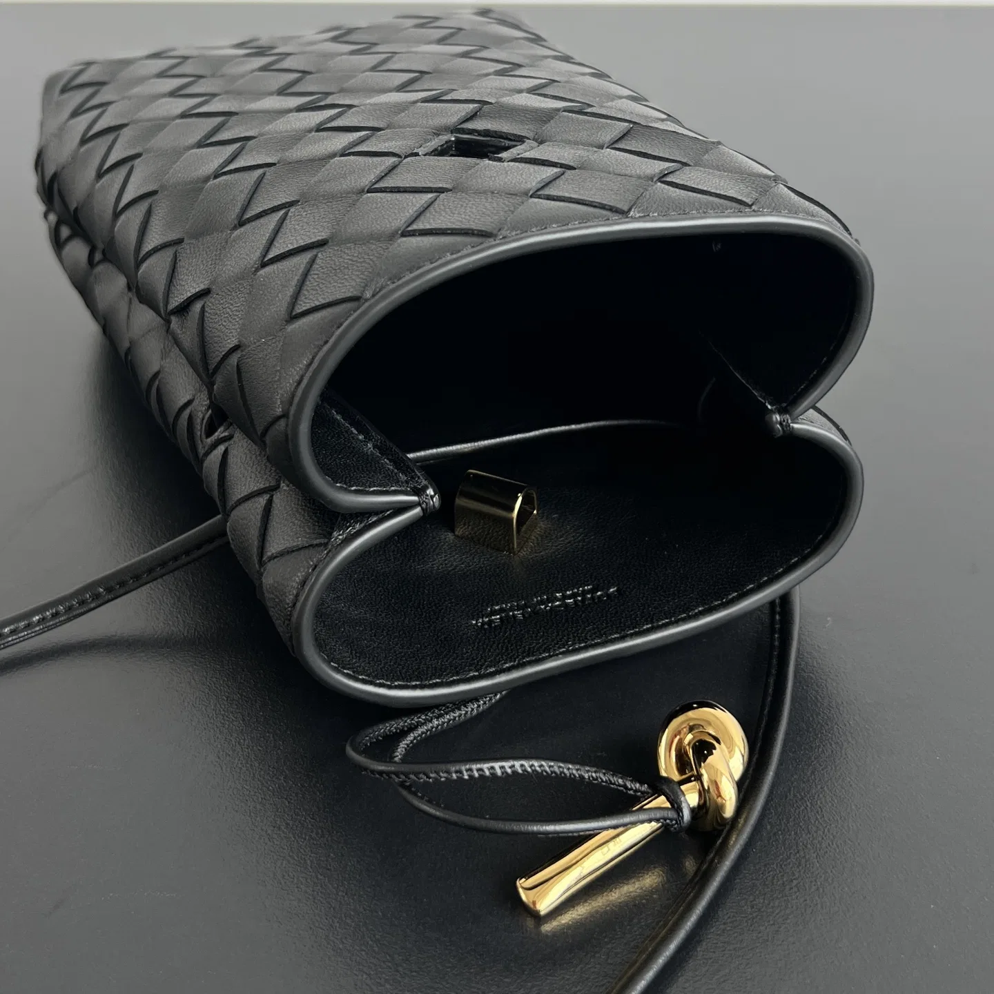 BOTTEGA 27FW NWEPAZI 015 크로스백 32