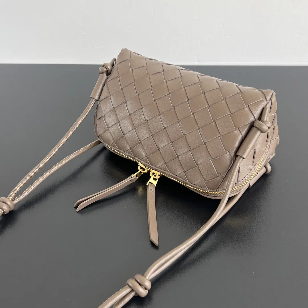 BOTTEGA 27FW NWEPAZI 017 미니백 49