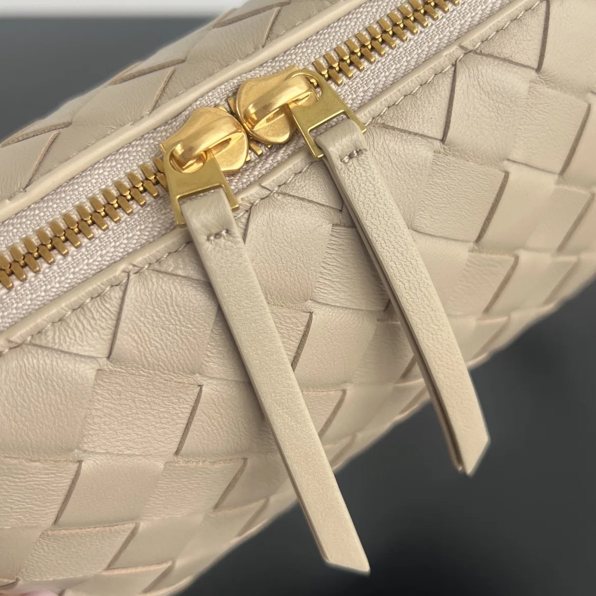 BOTTEGA 27FW NWEPAZI 017 미니백 105