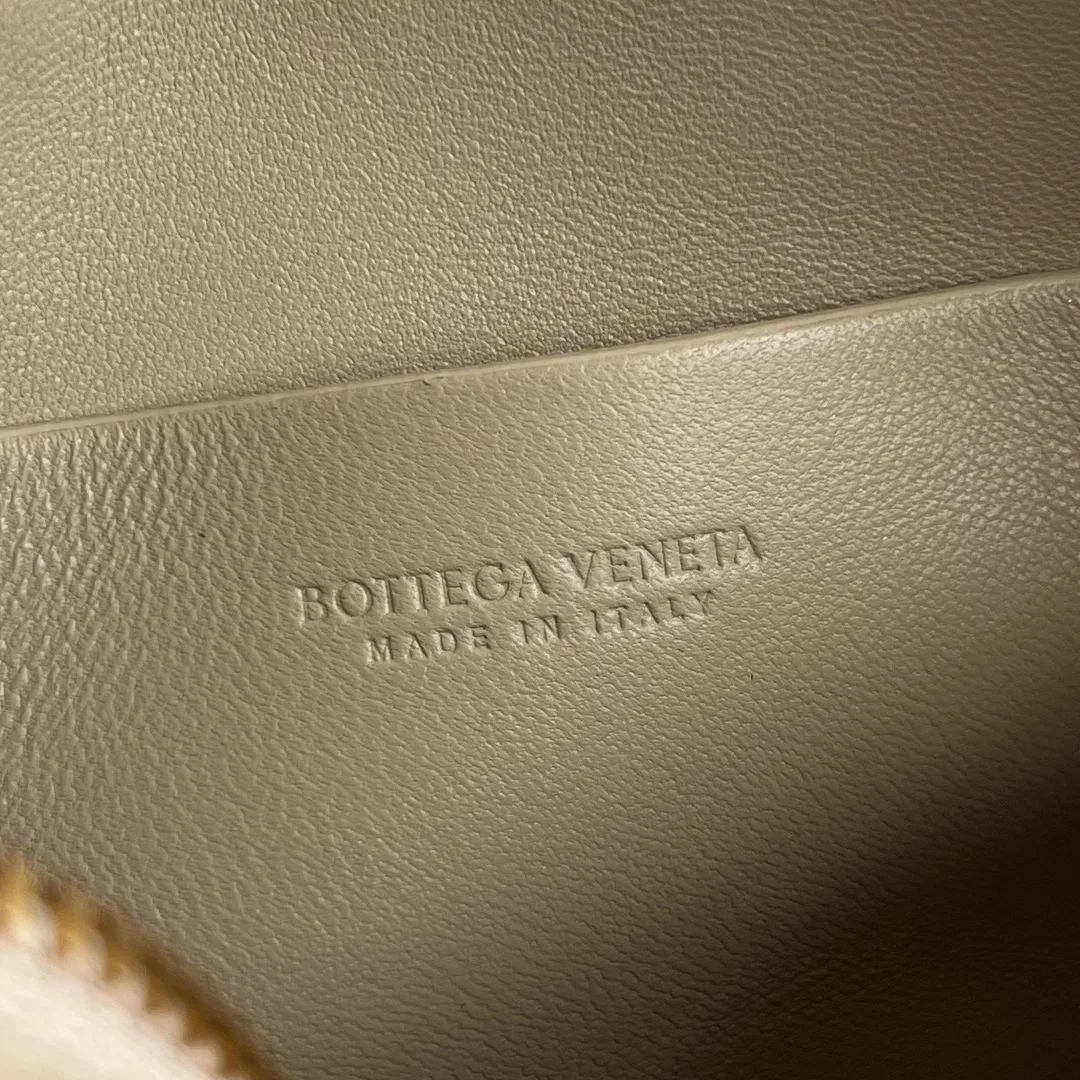 BOTTEGA 27FW NWEPAZI 017 미니백 107