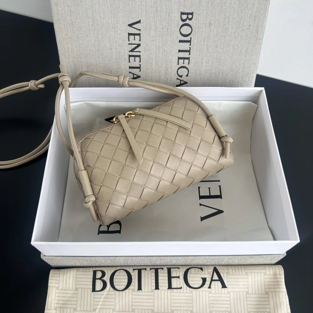 BOTTEGA 27FW NWEPAZI 017 미니백 108
