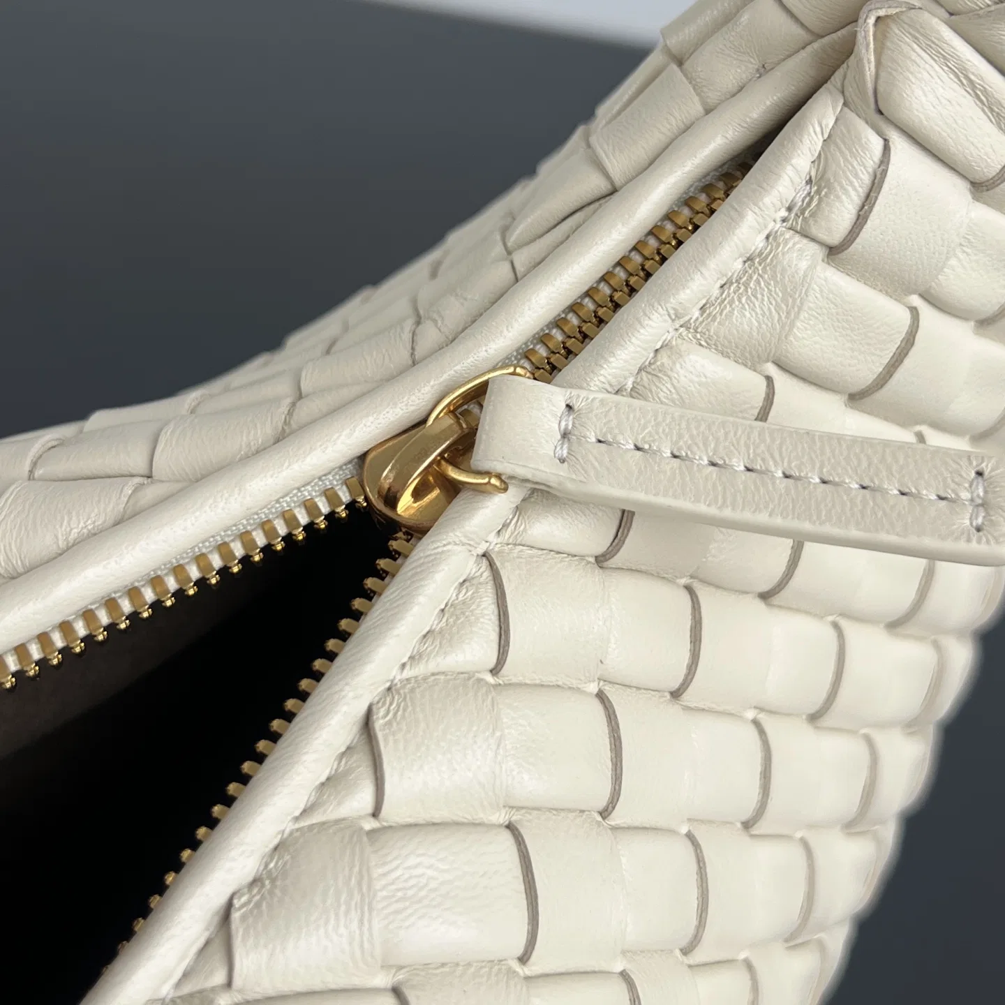 BOTTEGA 27FW NWEPAZI 020 토트백 140
