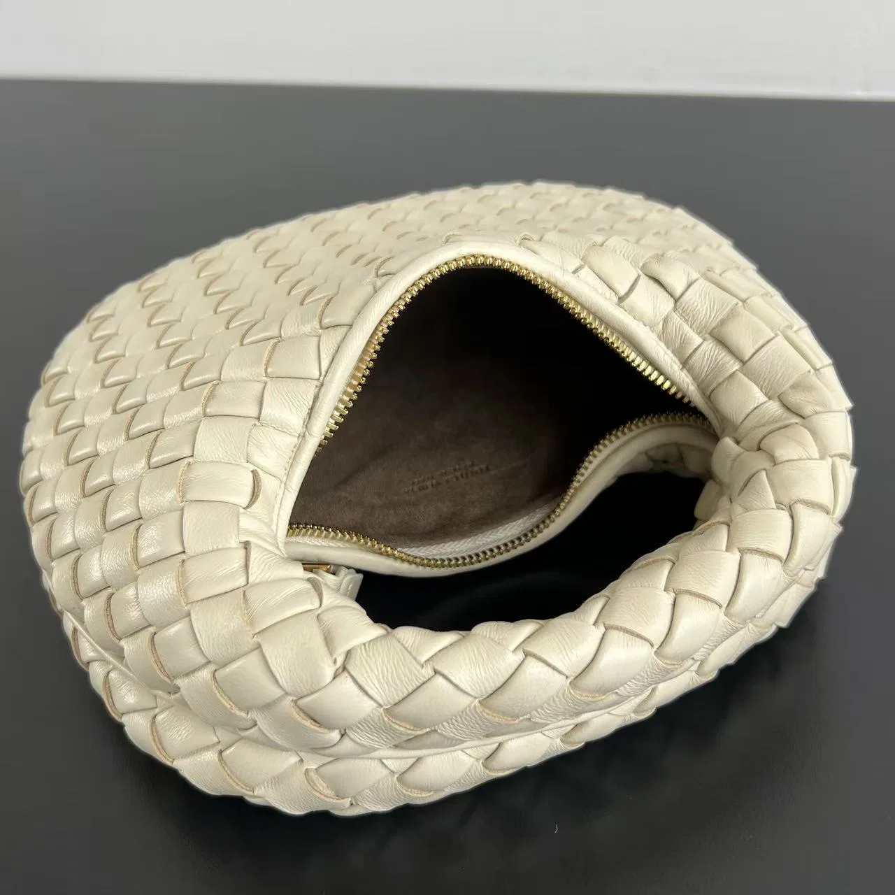 BOTTEGA 27FW NWEPAZI 021 토트백 55
