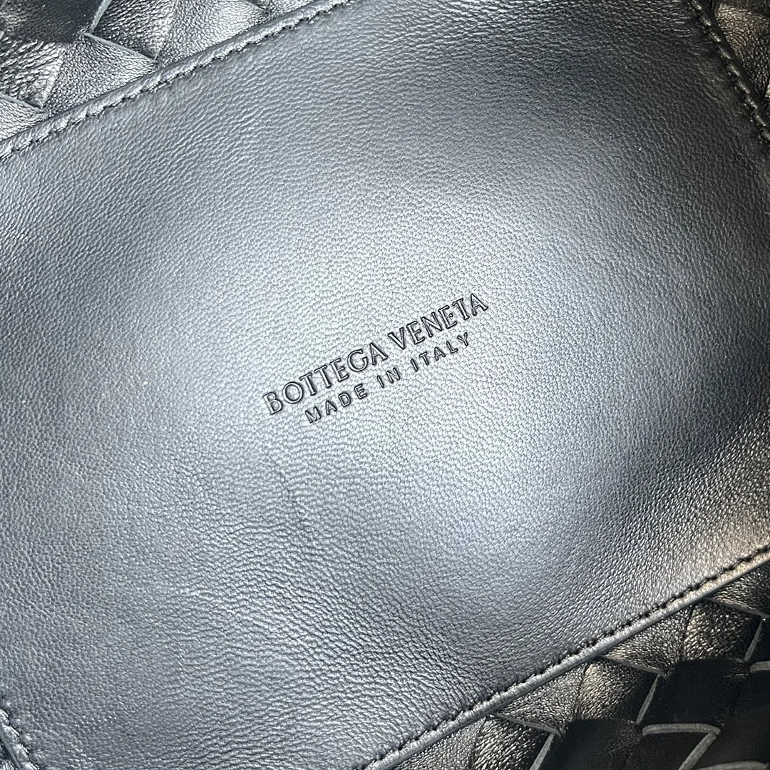 BOTTEGA 27FW NWEPAZI 024 숄더백 9