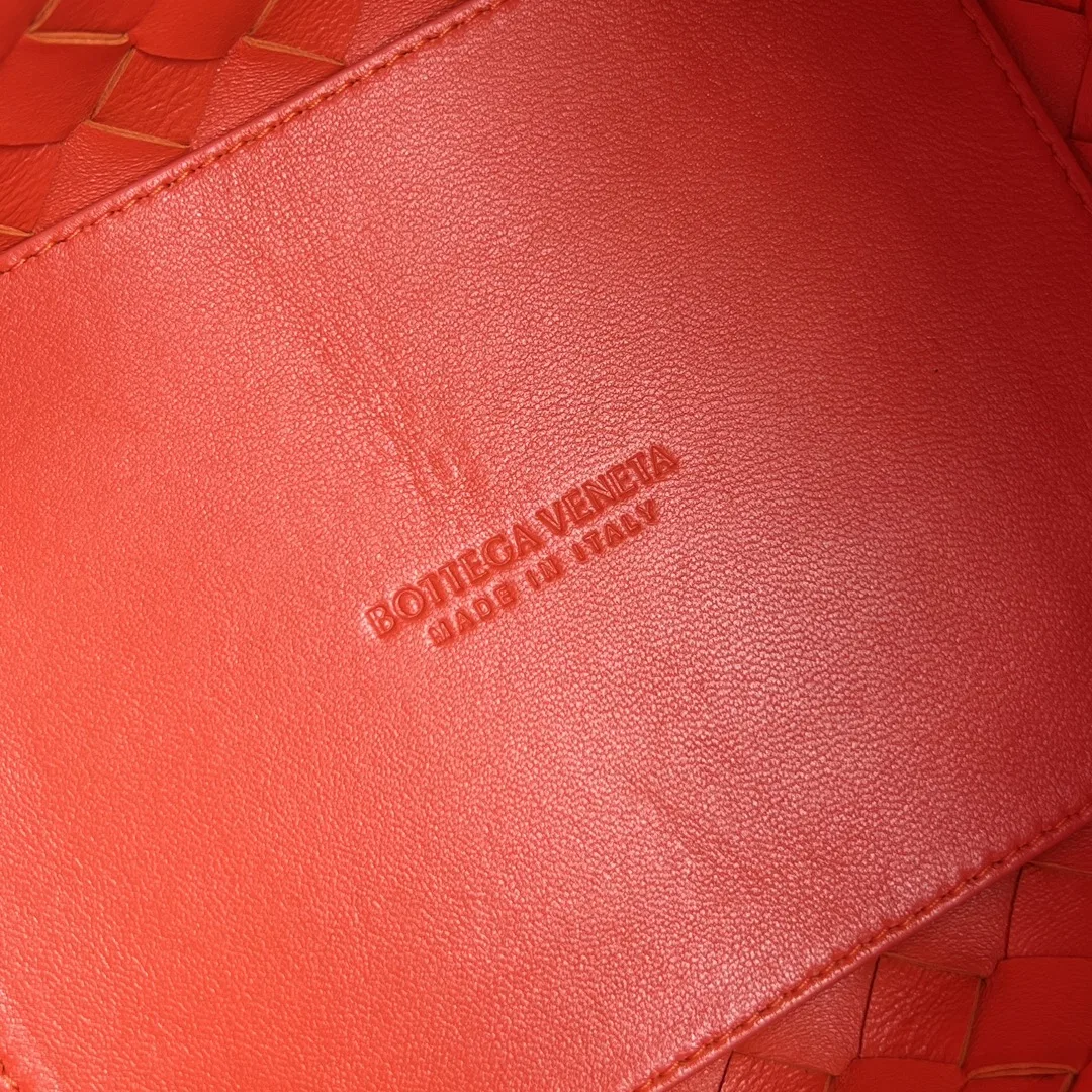 BOTTEGA 27FW NWEPAZI 024 숄더백 74
