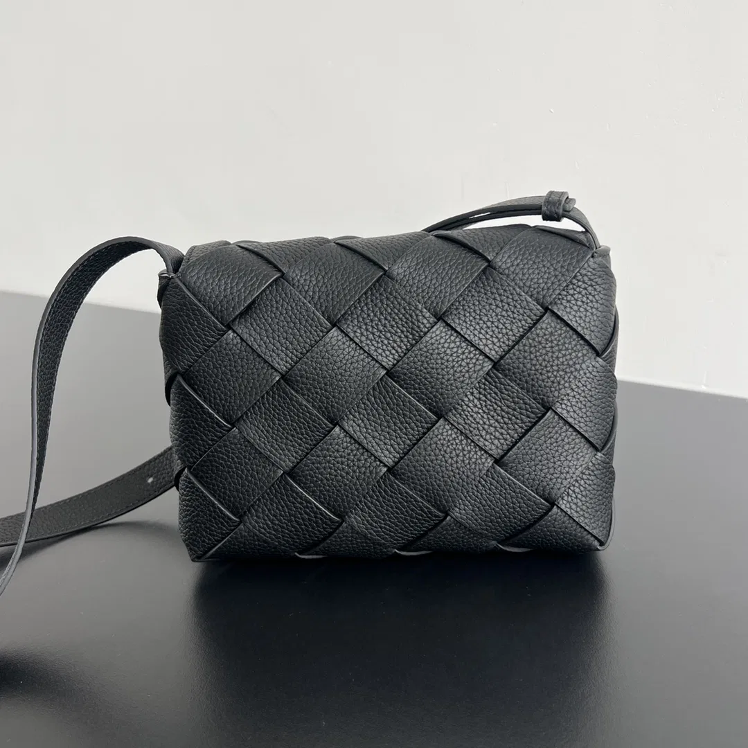 BOTTEGA 27FW NWEPAZI 028 크로스백 20