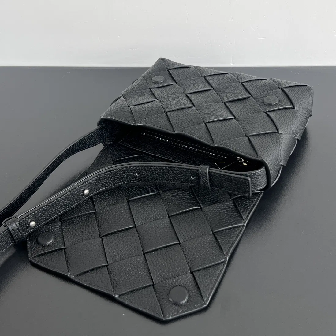 BOTTEGA 27FW NWEPAZI 028 크로스백 23