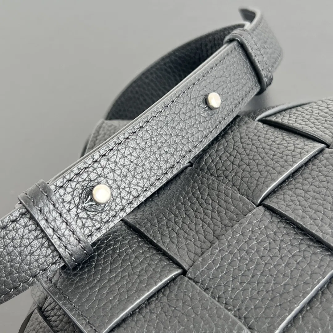 BOTTEGA 27FW NWEPAZI 028 크로스백 25