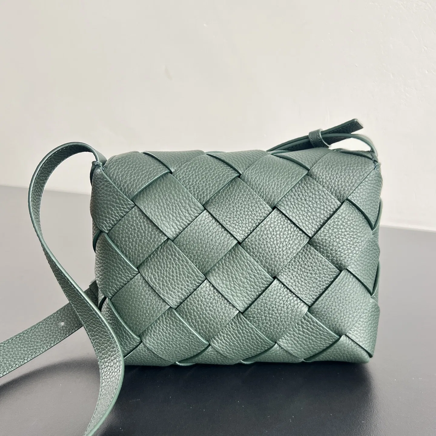 BOTTEGA 27FW NWEPAZI 028 크로스백 30