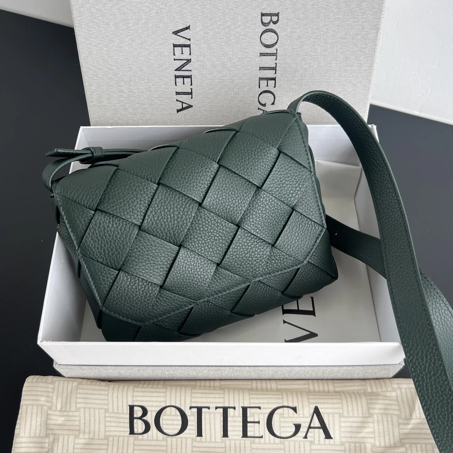 BOTTEGA 27FW NWEPAZI 028 크로스백 36