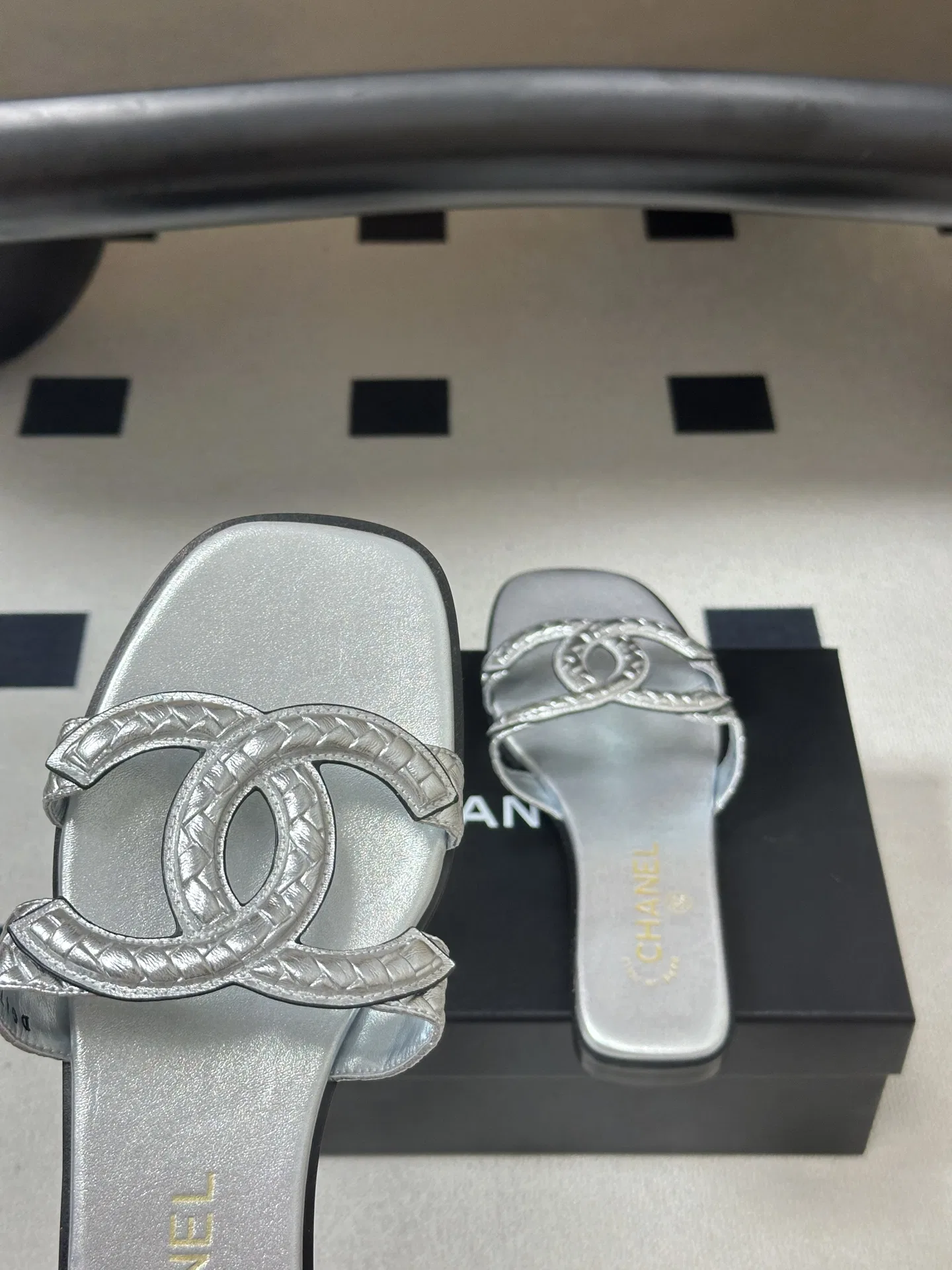 CHA 27FW MSEOZZY 011 슬리퍼 22