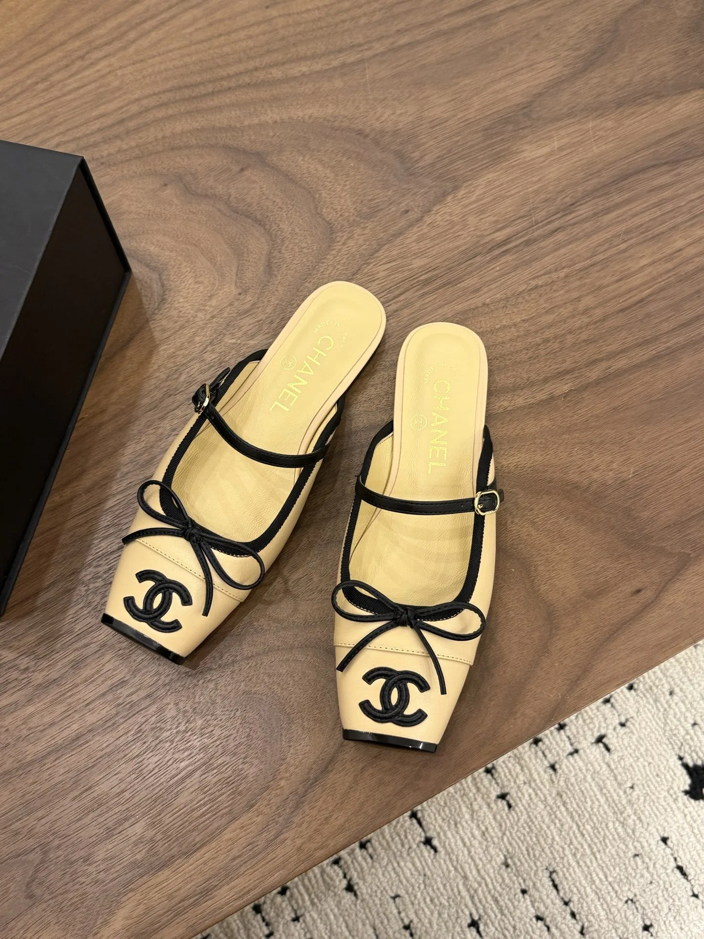 CHA 27FW MSEOZZY 014 플랫슈즈 11