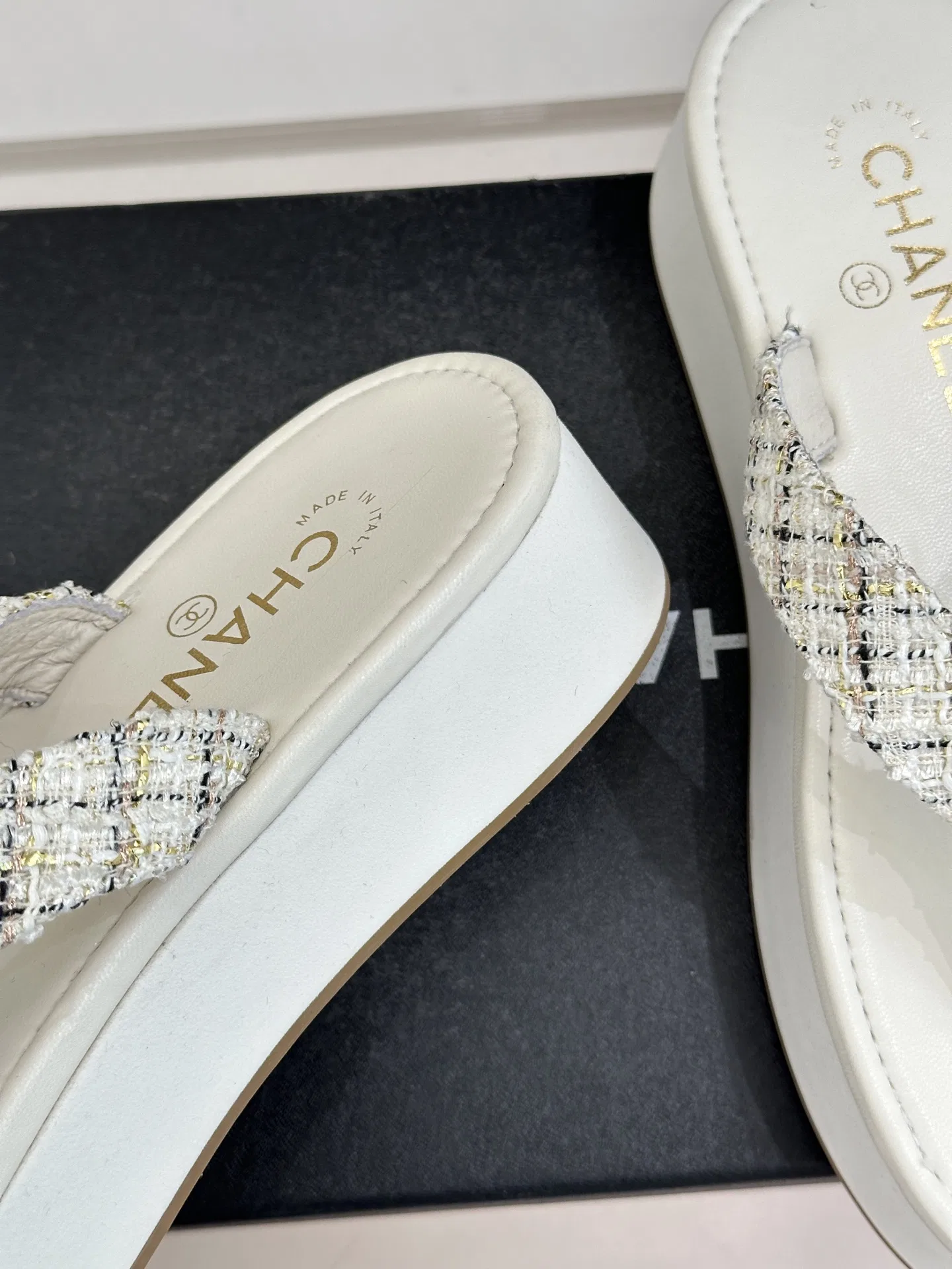 CHA 27FW MSEOZZY 047 슬리퍼 17