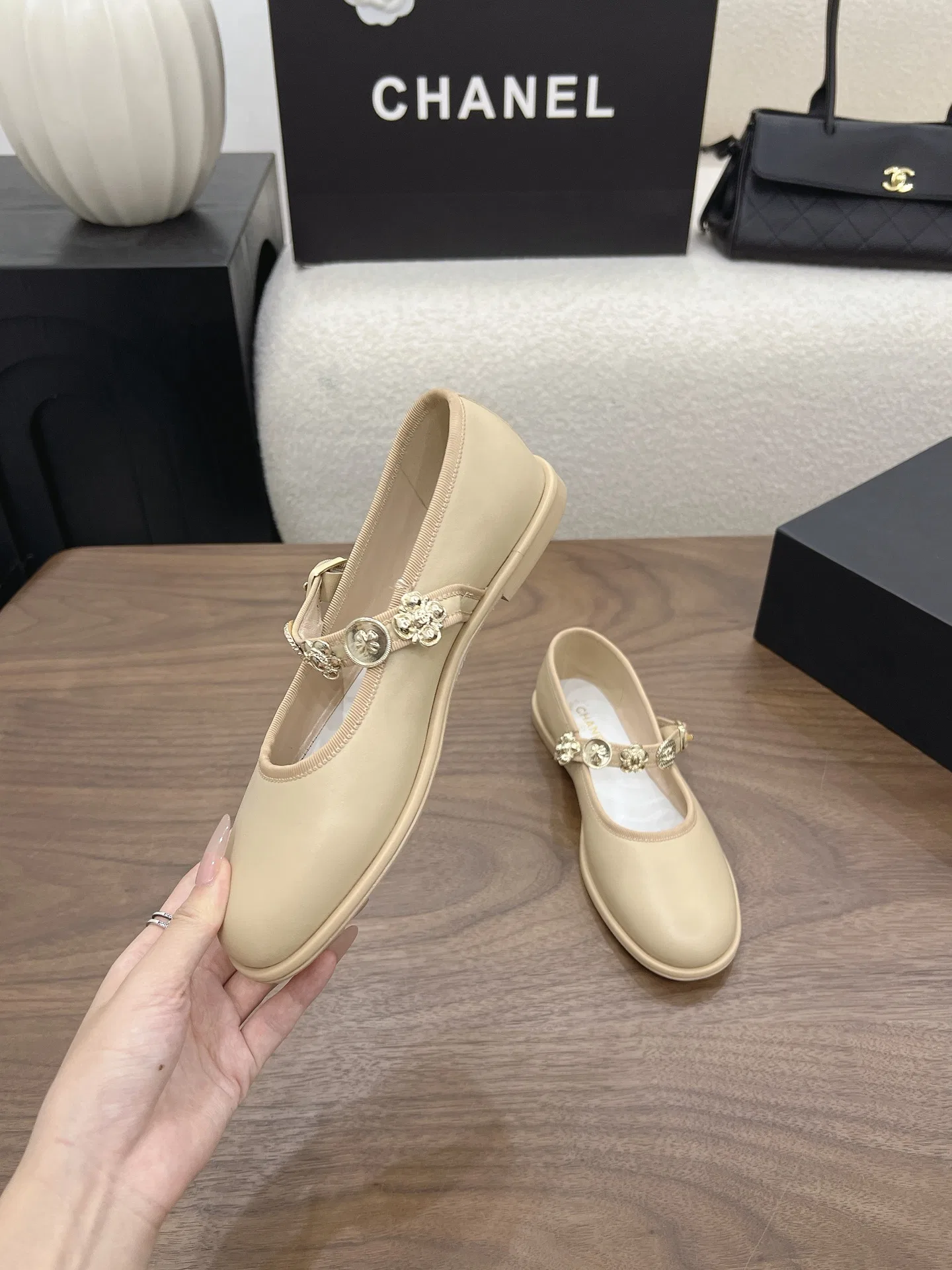 CHA 27FW MSEOZZY 129 플랫슈즈 13