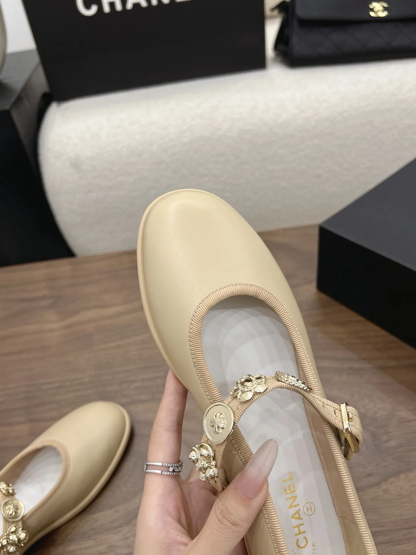 CHA 27FW MSEOZZY 129 플랫슈즈 16